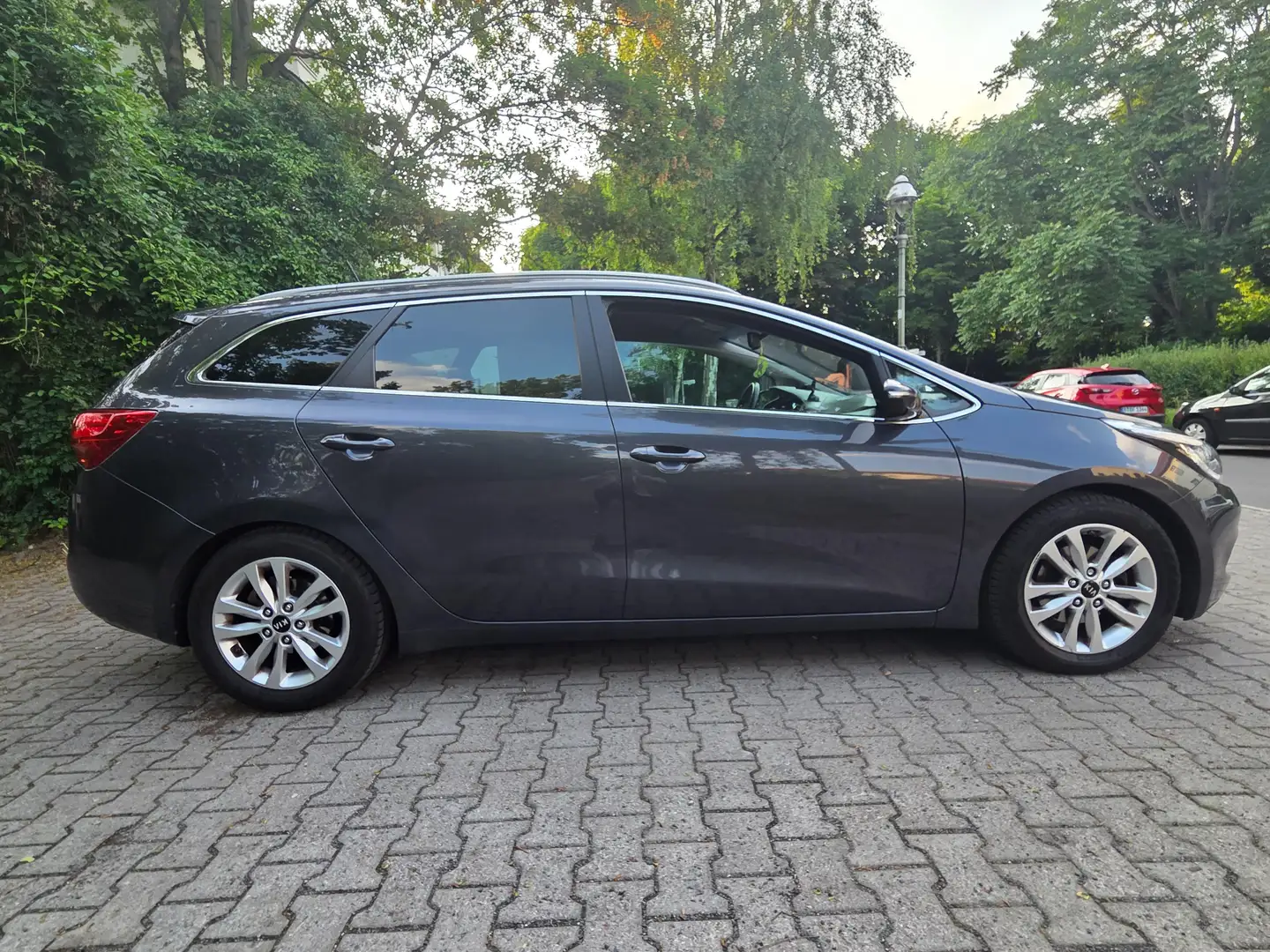 Kia Ceed SW / cee'd SW Ceed 1.6 CRDi 128 ISG SW Platinum Edition Серый - 2