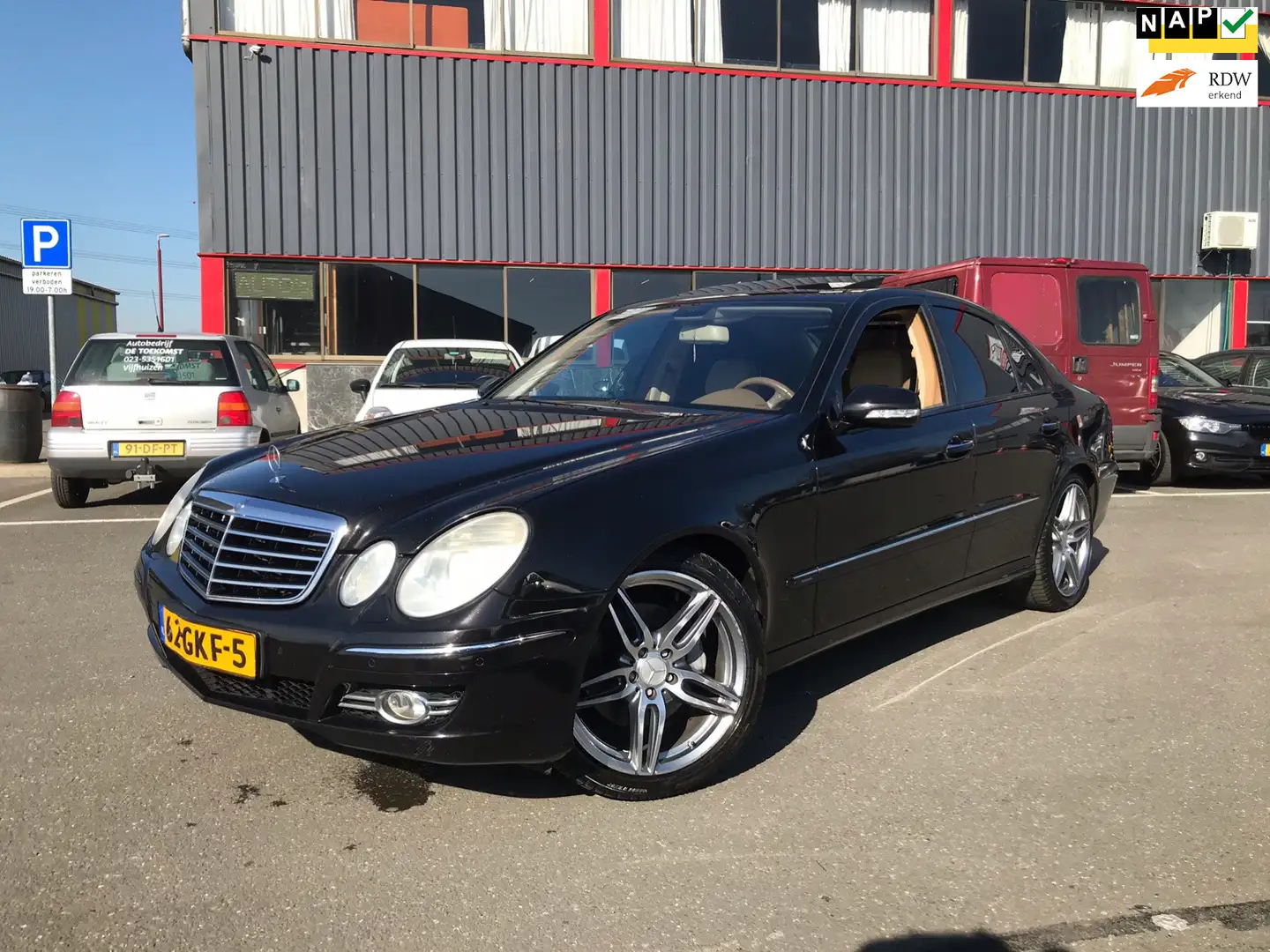 Mercedes-Benz E 350 CGI Avantgarde/NAP/LEDER/OPEN DAK/STANDKACHEL /FUL Černá - 1