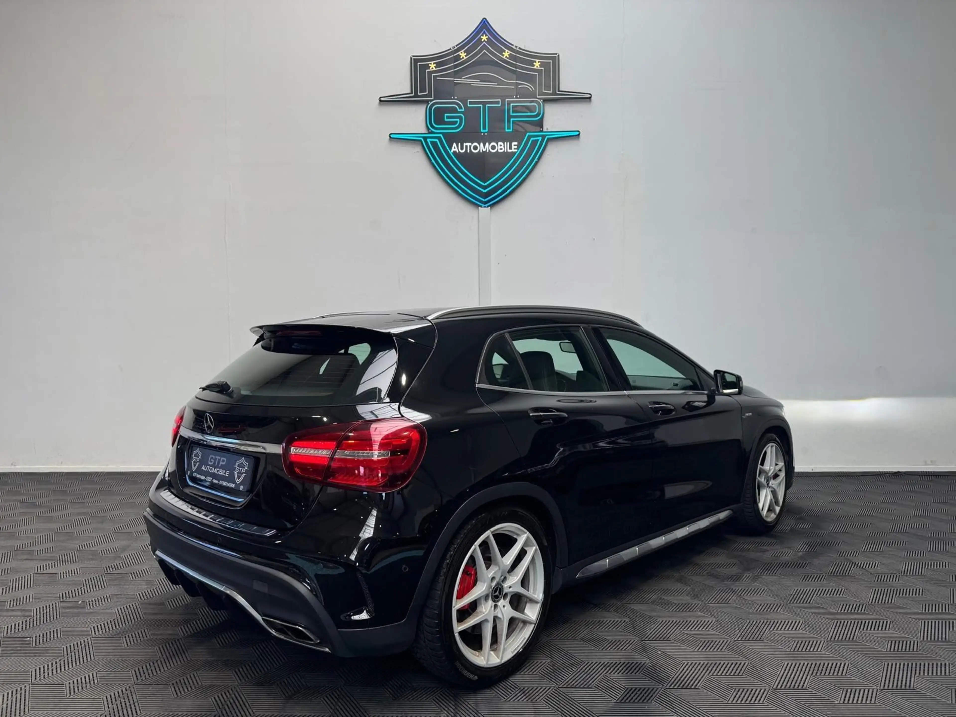 Mercedes-Benz GLA 45 AMG 4Matic *LED*R-Kam*Tempomat* — photo 5