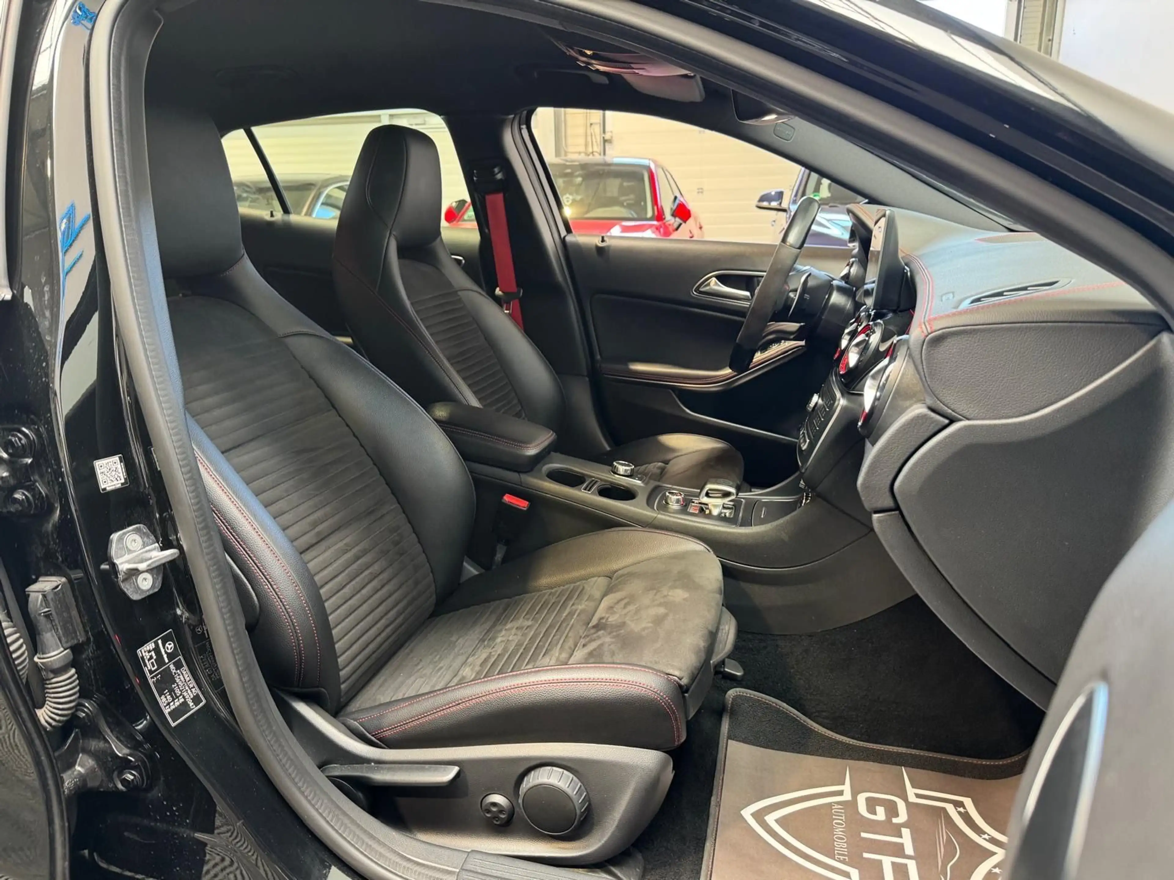 Mercedes-Benz GLA 45 AMG 4Matic *LED*R-Kam*Tempomat* — photo 10