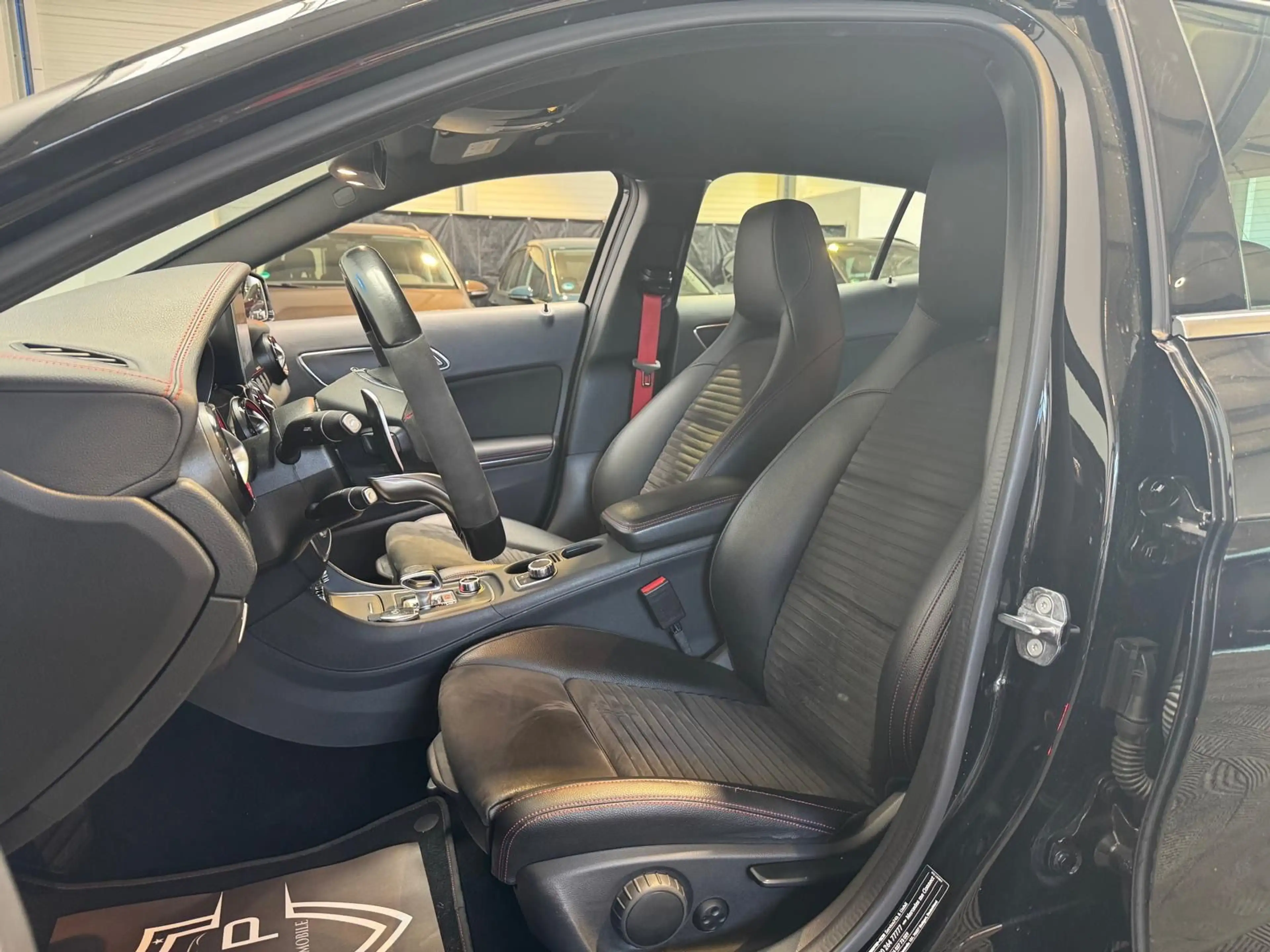 Mercedes-Benz GLA 45 AMG 4Matic *LED*R-Kam*Tempomat* — photo 9