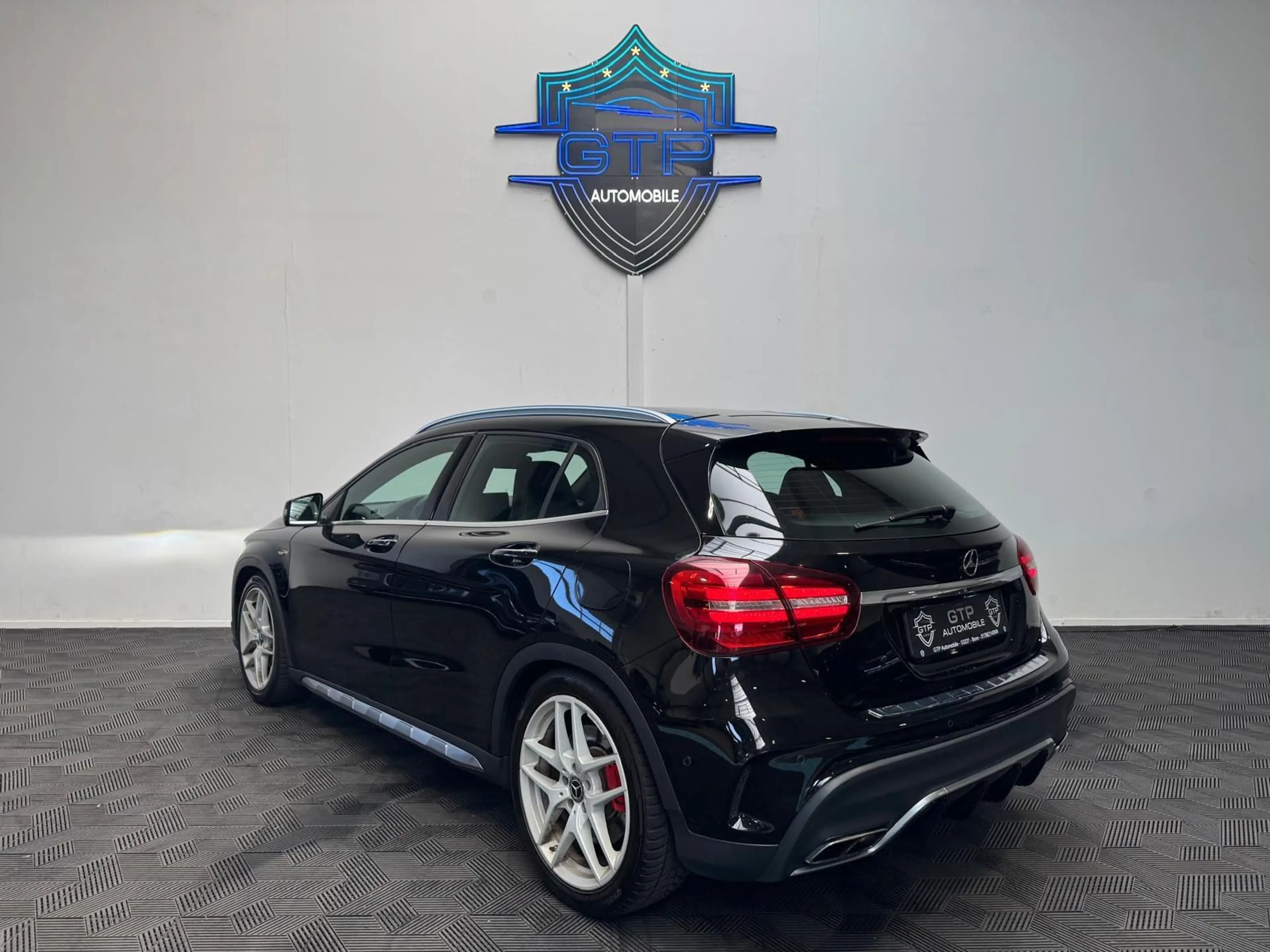 Mercedes-Benz GLA 45 AMG 4Matic *LED*R-Kam*Tempomat* — photo 4