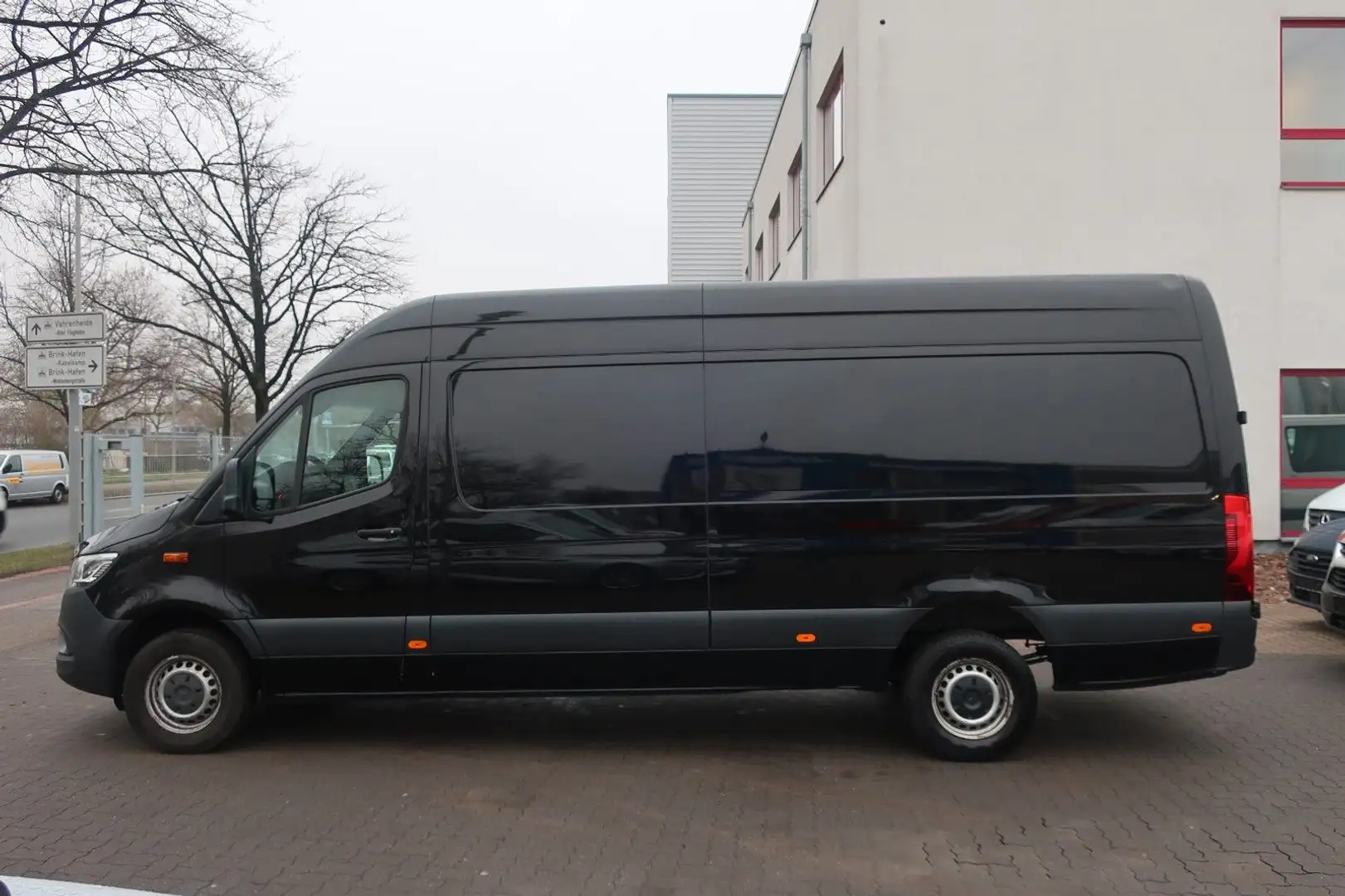 Mercedes-Benz Sprinter III Kasten 319 CDI RWD L3 / L4 Maxi Schwarz - 2