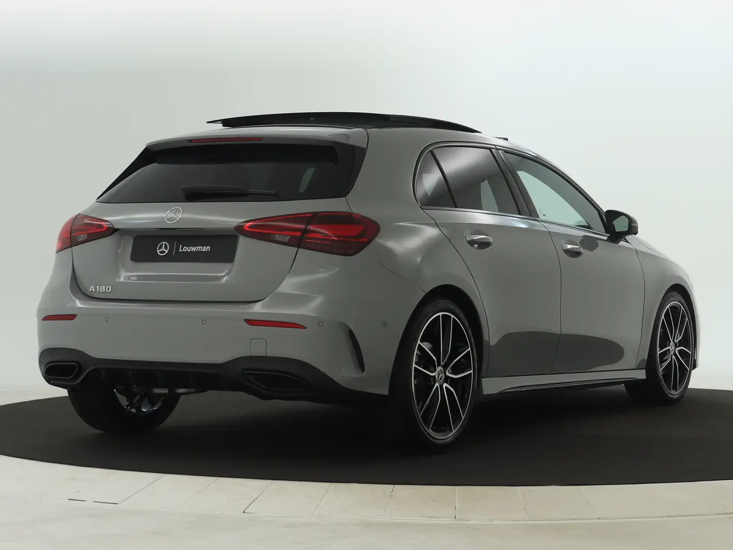 Mercedes-Benz A 180 Business Solution AMG | Nightpakket | Parkeerpakke Grijs - 2