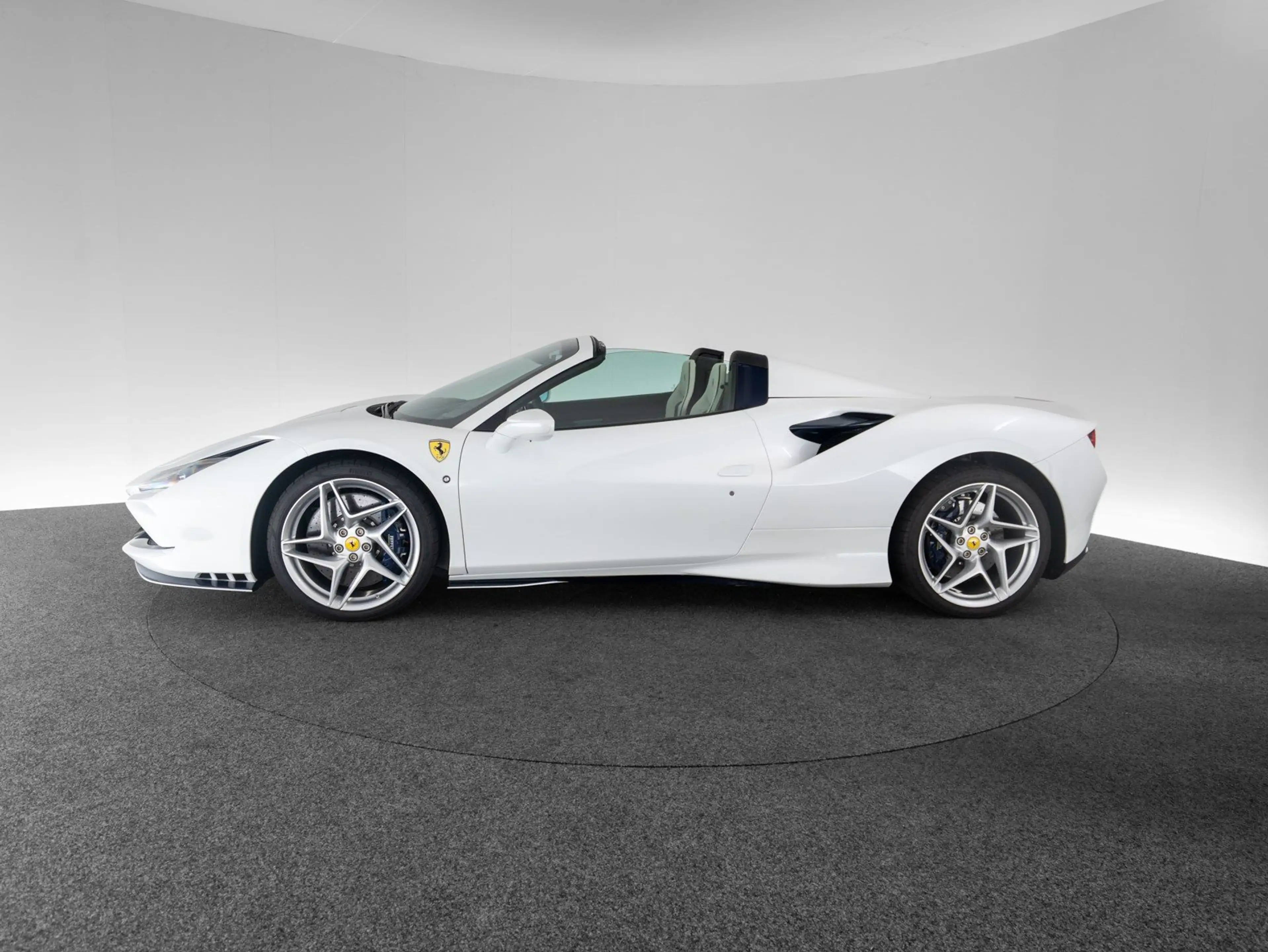 Ferrari F8 Spider ATELIER — photo 2