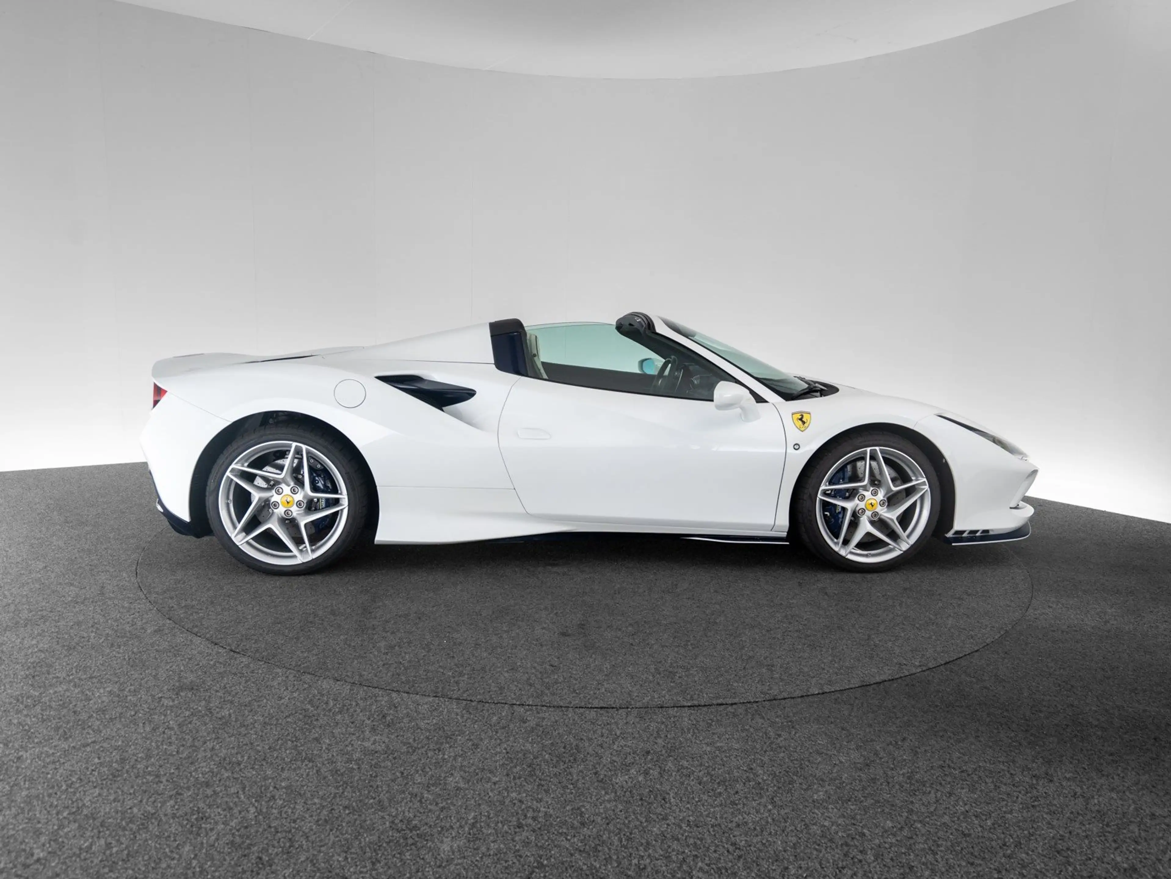 Ferrari F8 Spider ATELIER — photo 7