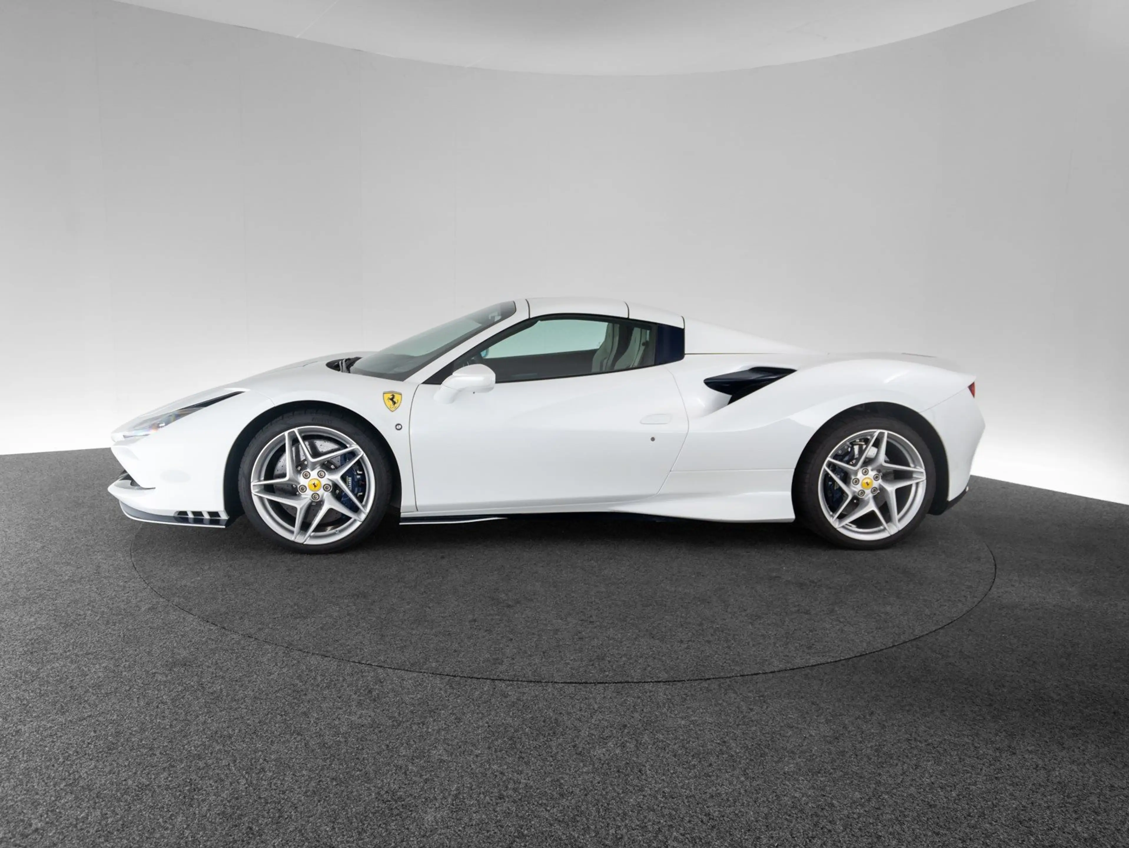 Ferrari F8 Spider ATELIER — photo 11