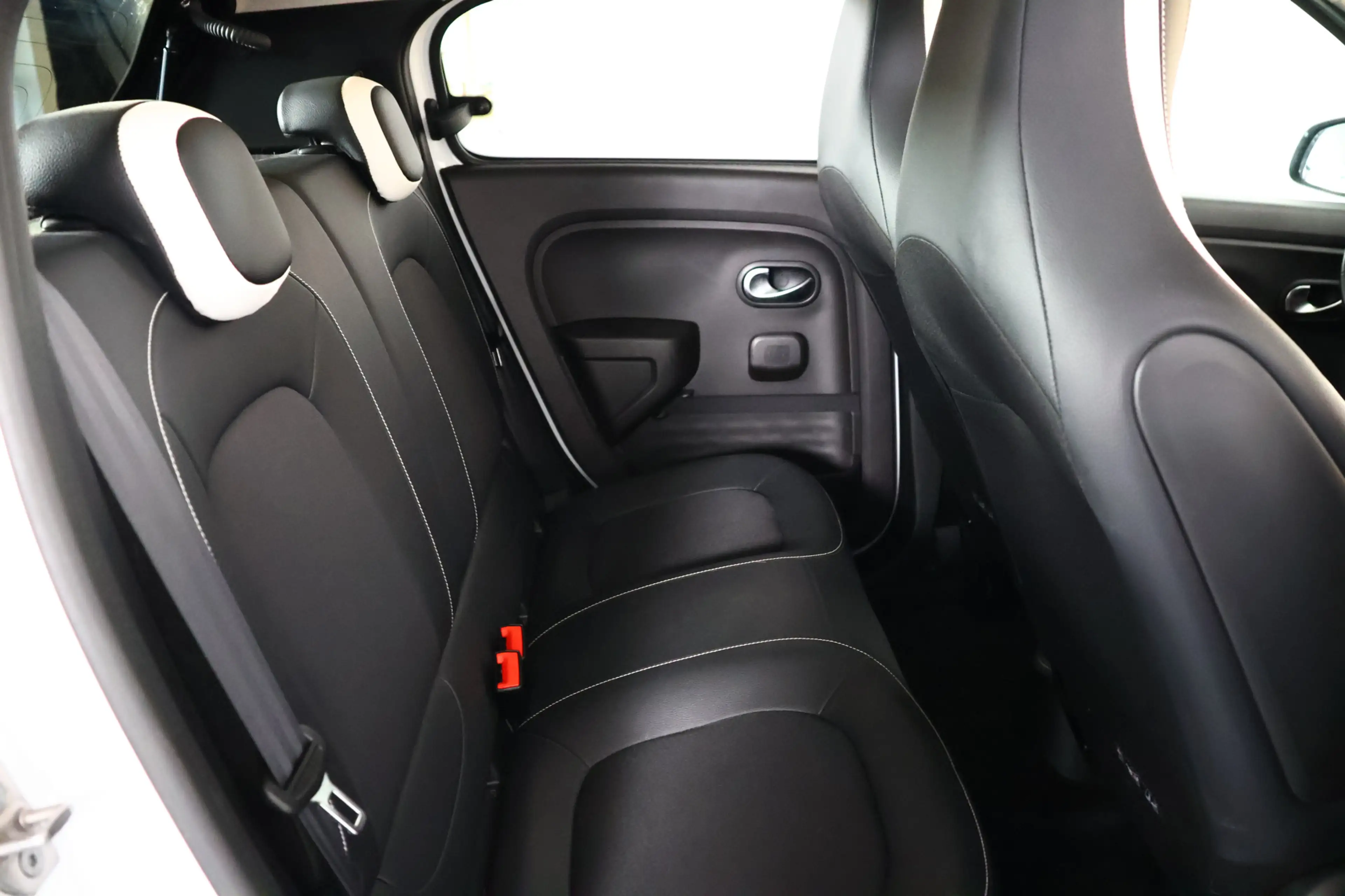 Renault Twingo Z.E. R80 E-Tech Série Limitée Urban Night 22 kWh N — photo 13