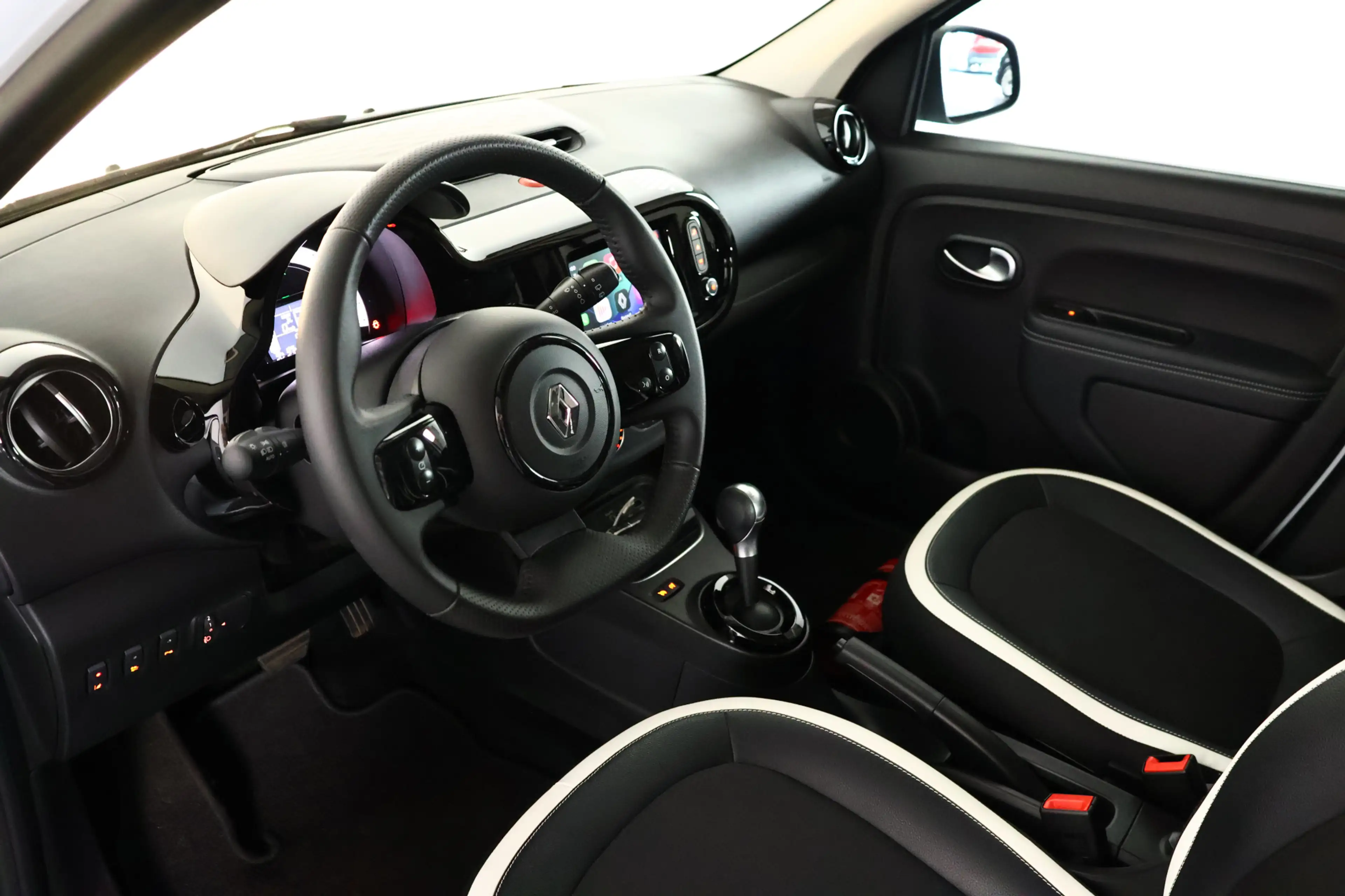 Renault Twingo Z.E. R80 E-Tech Série Limitée Urban Night 22 kWh N — photo 11