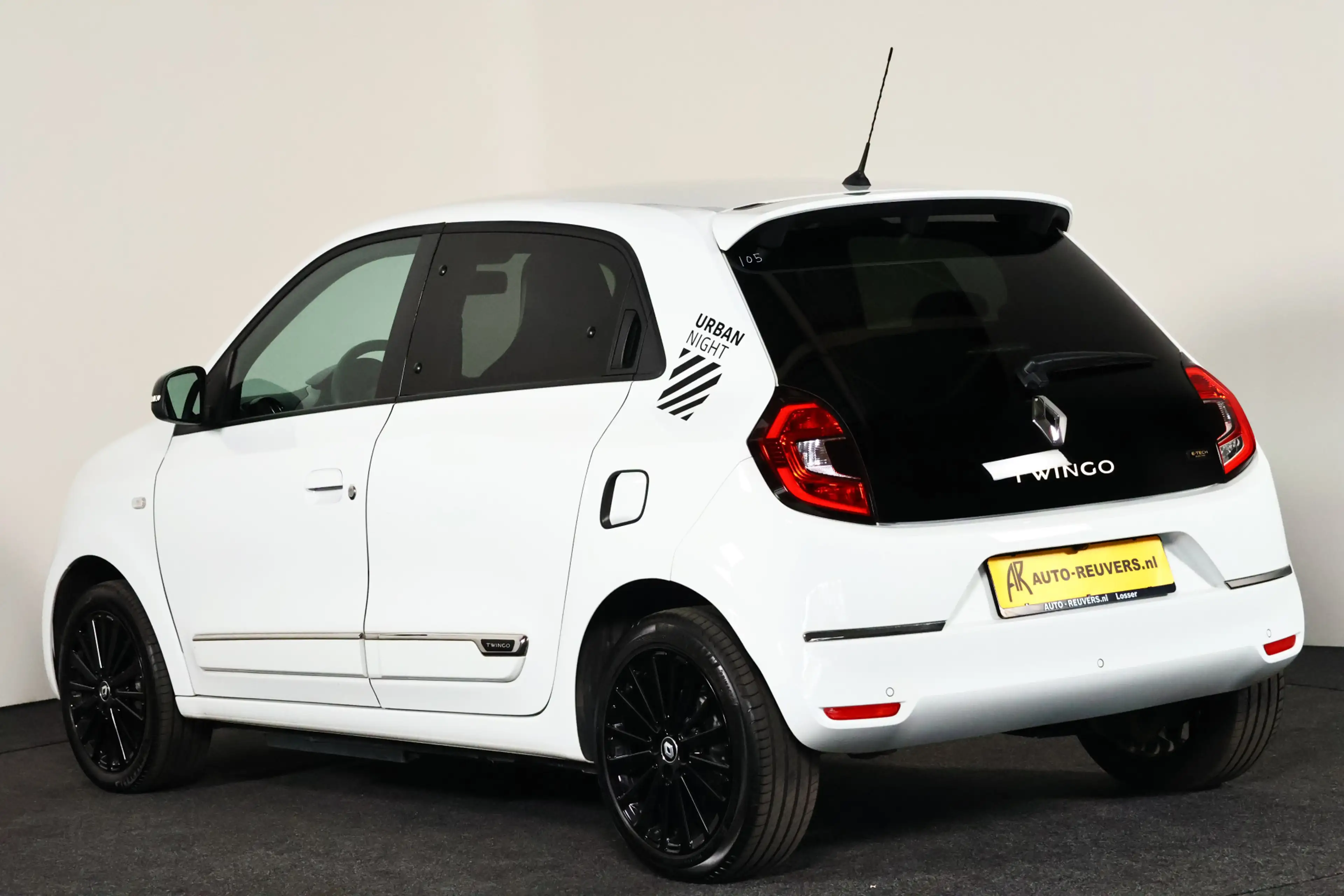 Renault Twingo Z.E. R80 E-Tech Série Limitée Urban Night 22 kWh N — photo 6