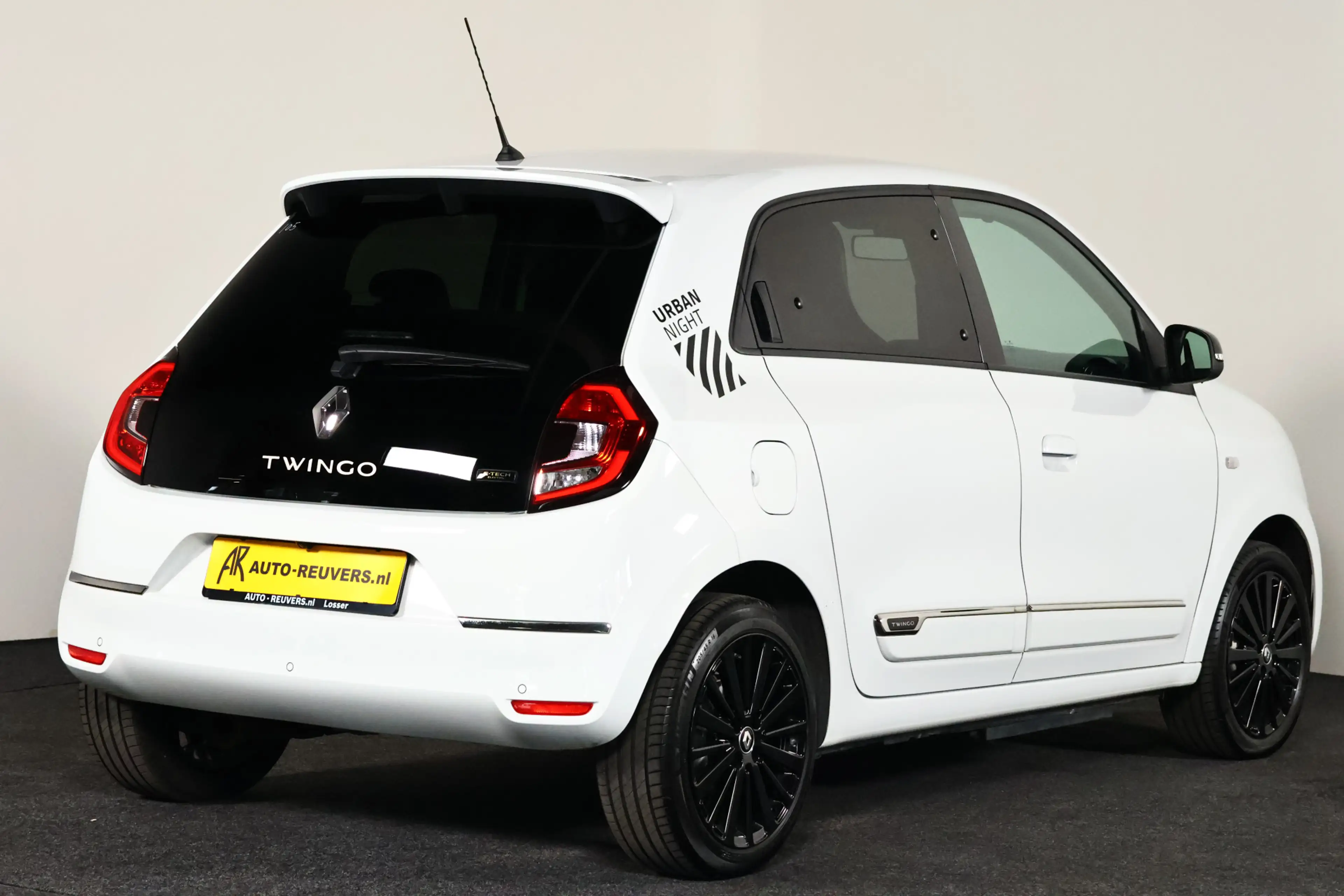 Renault Twingo Z.E. R80 E-Tech Série Limitée Urban Night 22 kWh N — photo 2