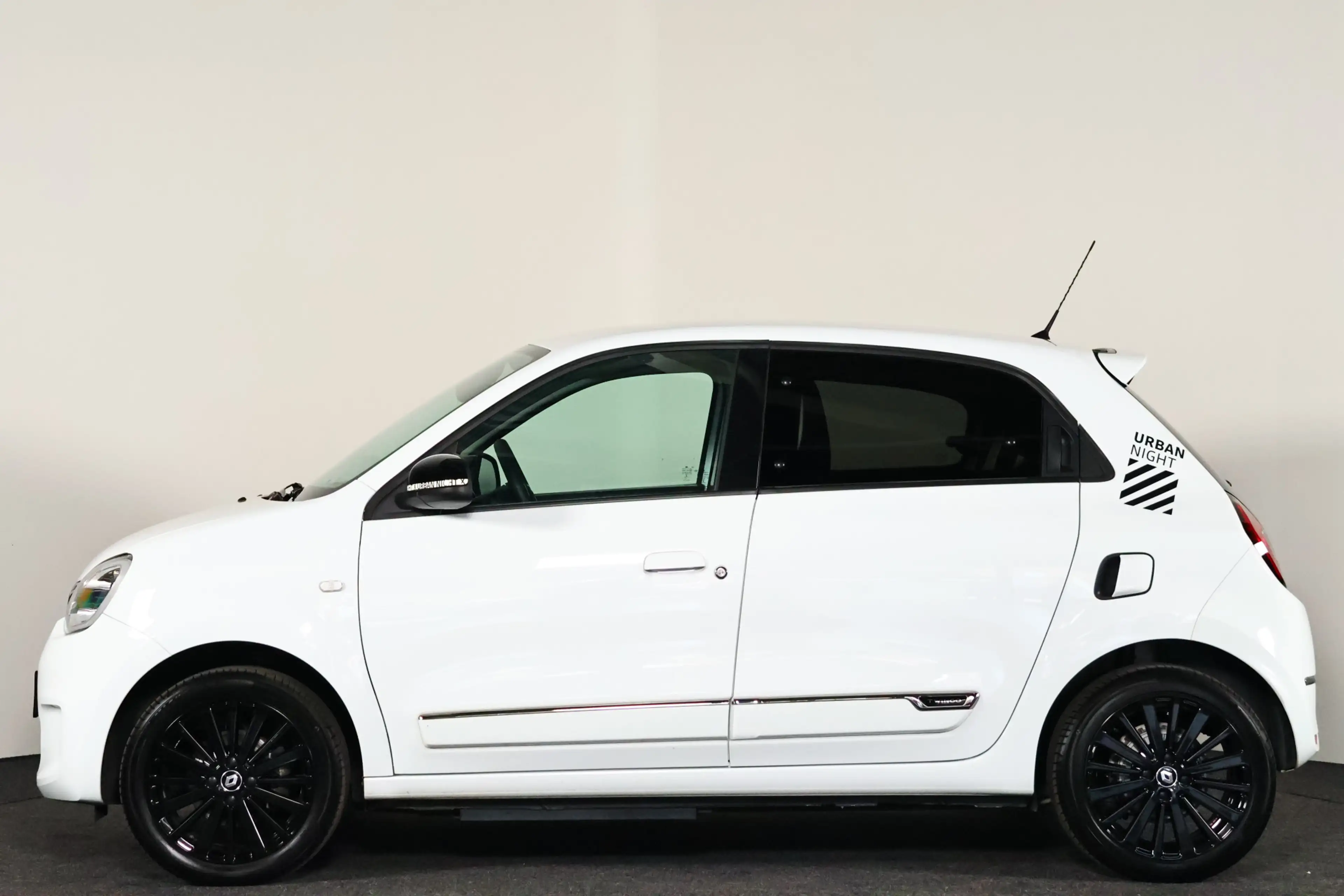 Renault Twingo Z.E. R80 E-Tech Série Limitée Urban Night 22 kWh N — photo 30