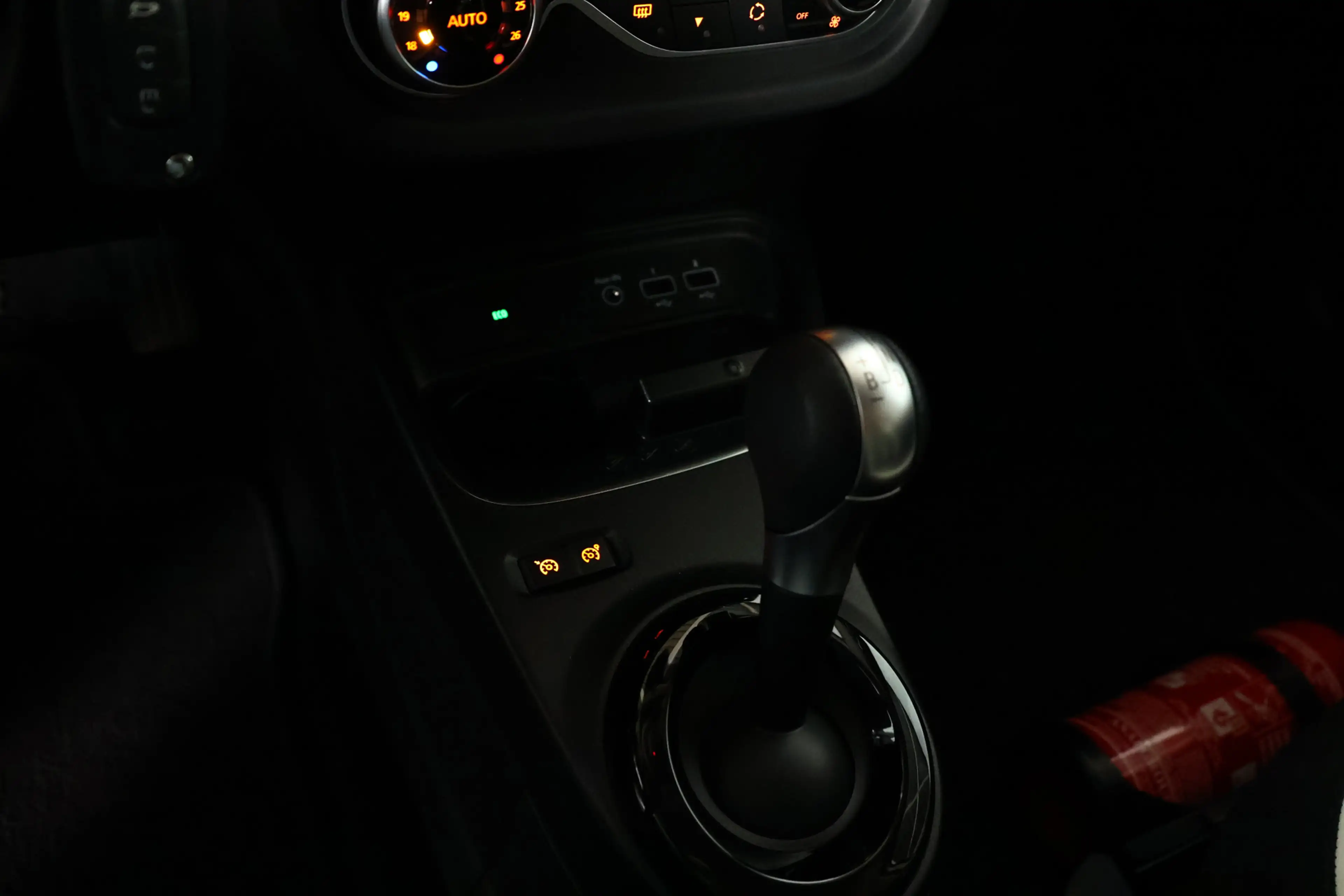 Renault Twingo Z.E. R80 E-Tech Série Limitée Urban Night 22 kWh N — photo 28