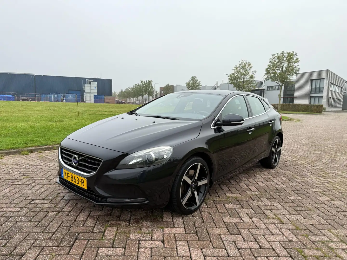 Volvo V40 2.0 D3 Summum Noir - 2