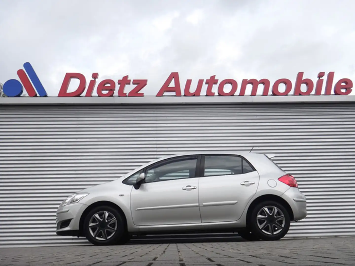 Toyota Auris 1.6 Gerne Finanzierung+++ Grau - 1