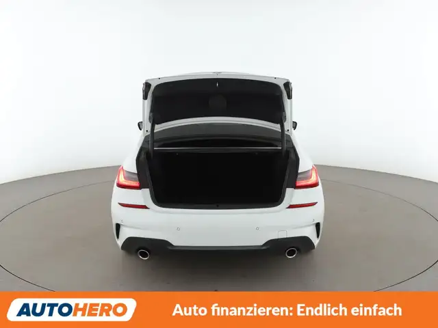 BMW 3 Series view 17