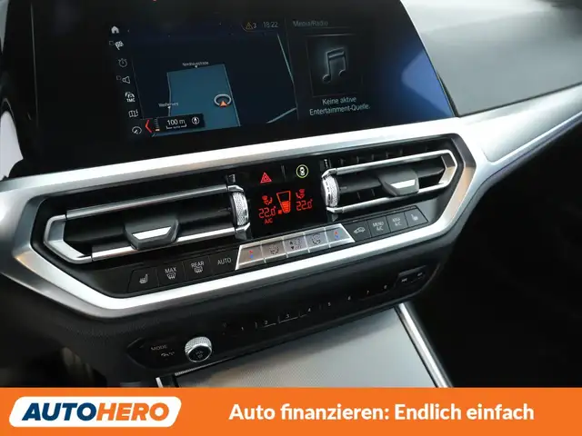 BMW 3 Series view 22