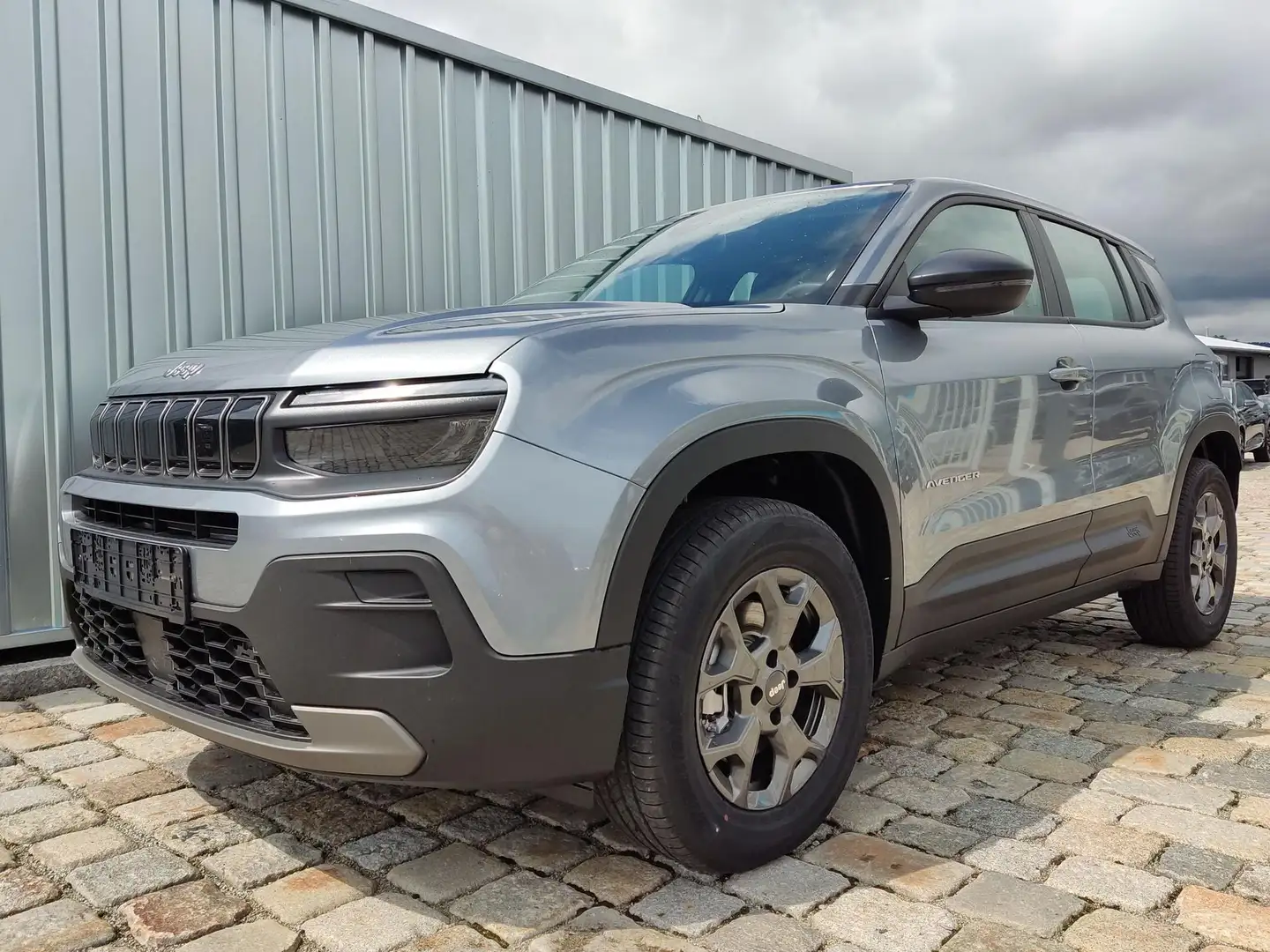 Jeep Avenger Longitude 1.2 e-Hybrid 110 PS DCT AndroidAuto/A... Grau - 1