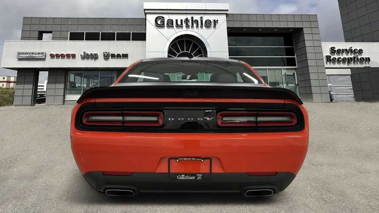 Dodge Challenger снимка Dodge Challenger