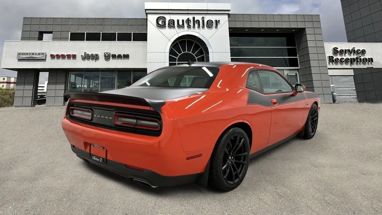 Dodge Challenger снимка Dodge Challenger