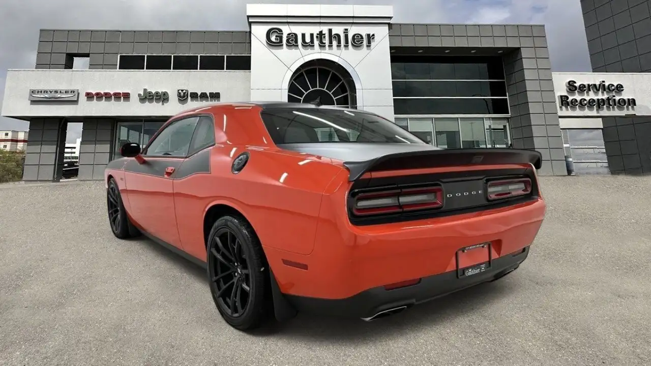Dodge Challenger снимка Dodge Challenger