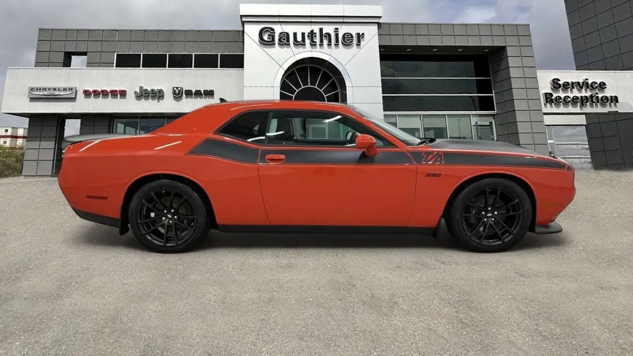 Dodge Challenger снимка Dodge Challenger