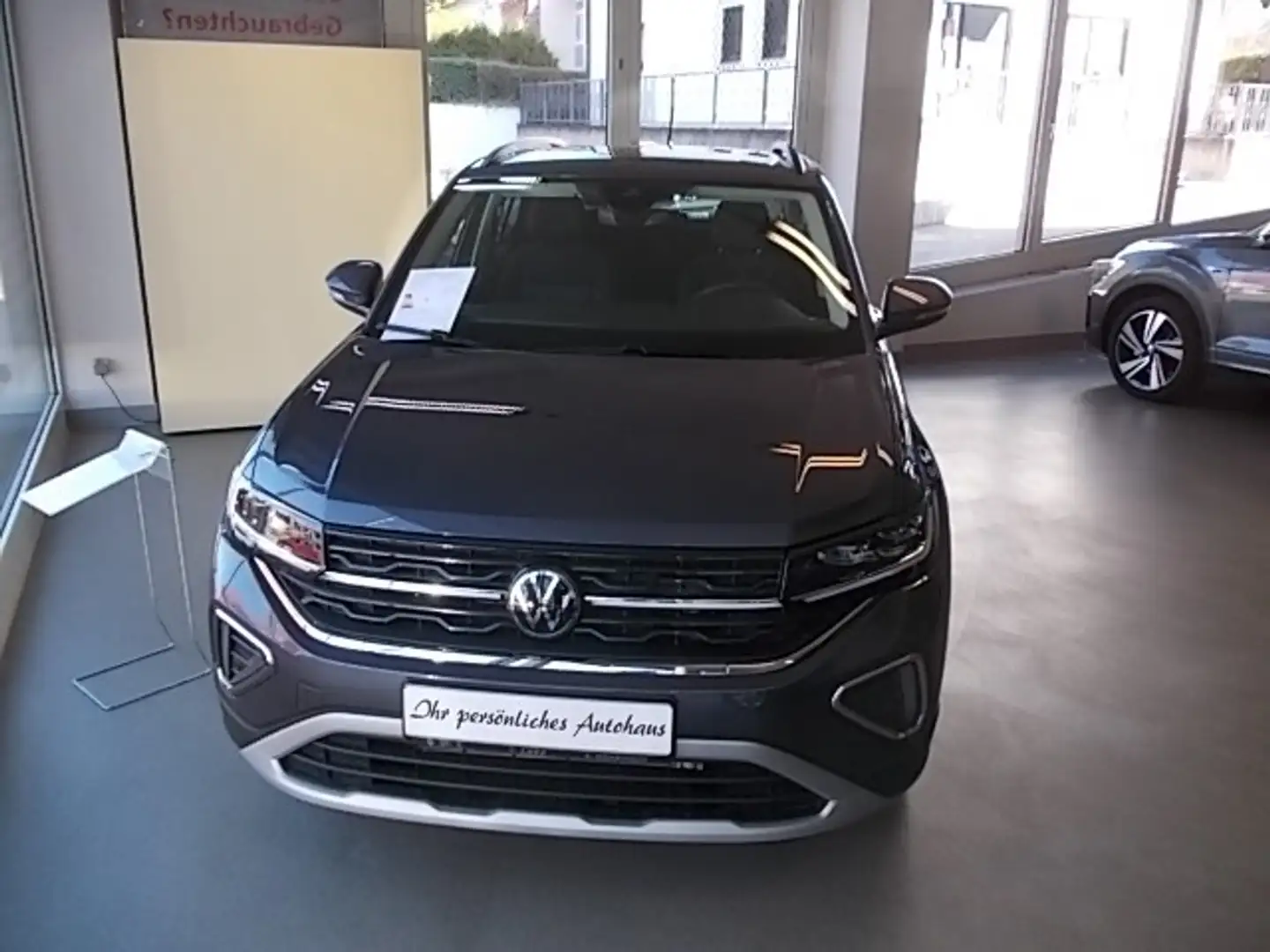 Volkswagen T-Cross Life 1.0 TSI DSG, 85kw(115PS) Klima Navi Grau - 2