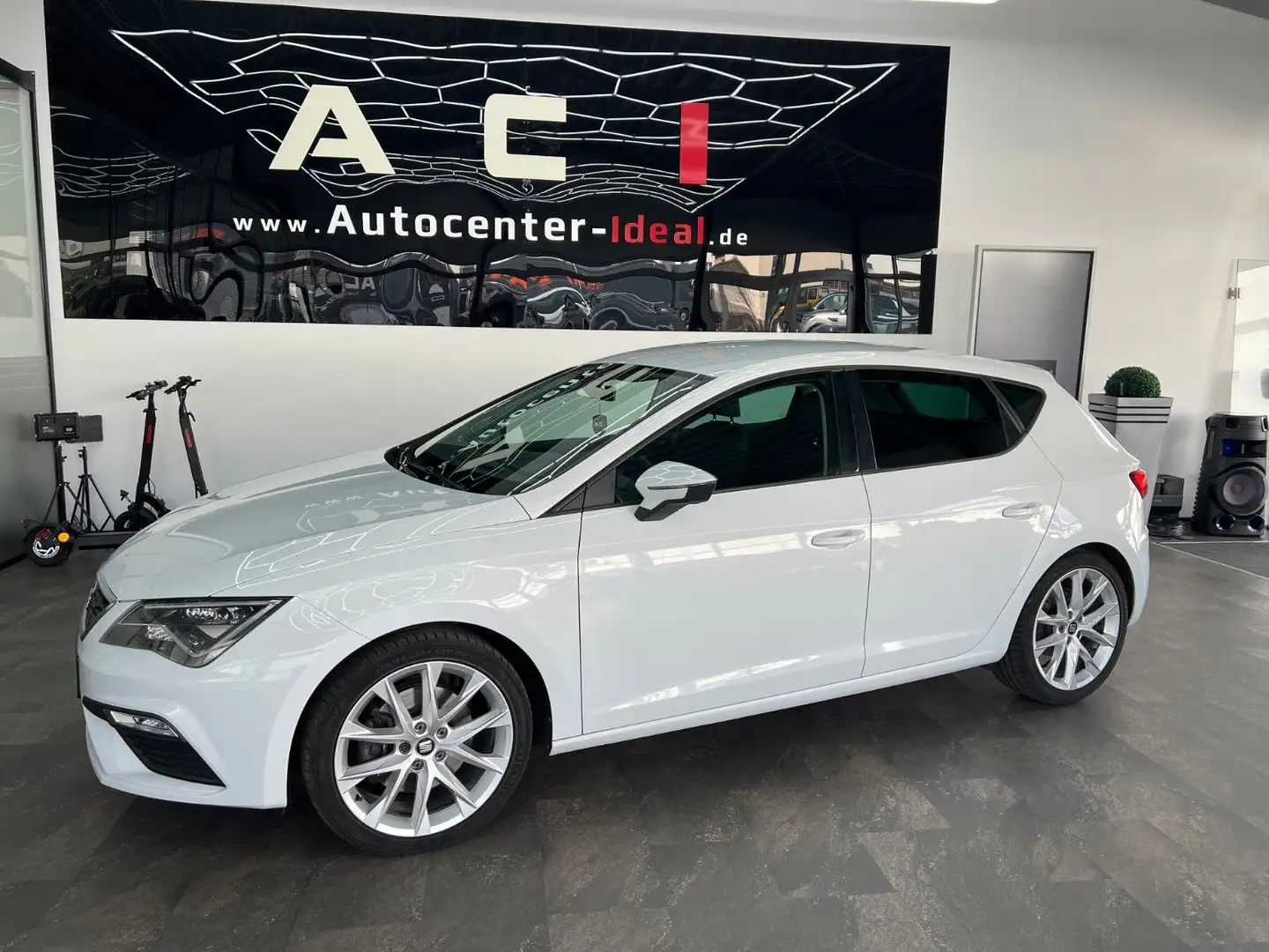 SEAT Leon FR, AHK, BT, PDC, 1. Hand.,, LED, FL Weiß - 1