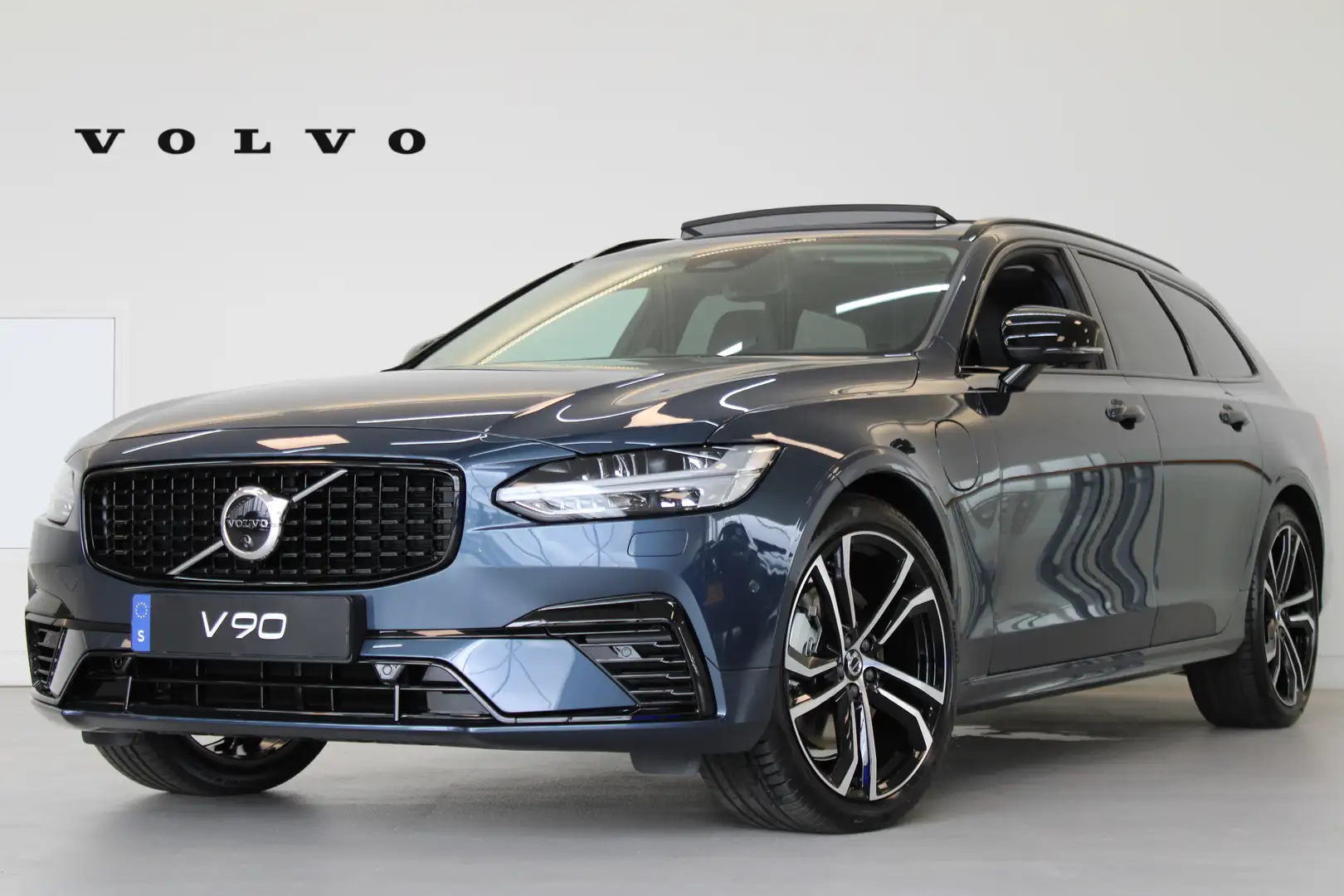 Volvo V90 T8 455PK Ultra Dark Executive Edition | Panoramada Синий - 1