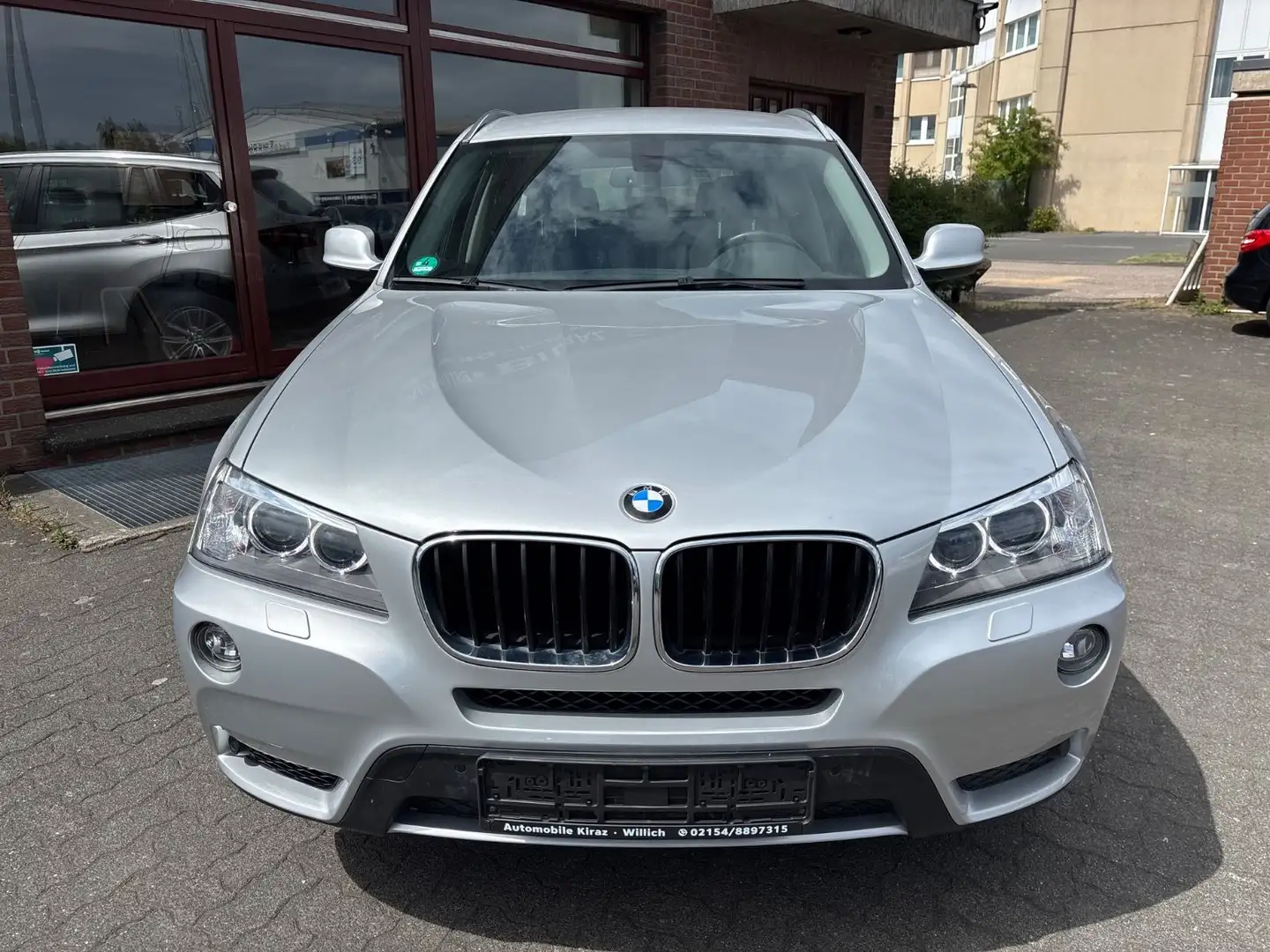 BMW X3 xDrive 20 d AUTOMATIK SHZ PDC TEMP NAVI Silber - 2