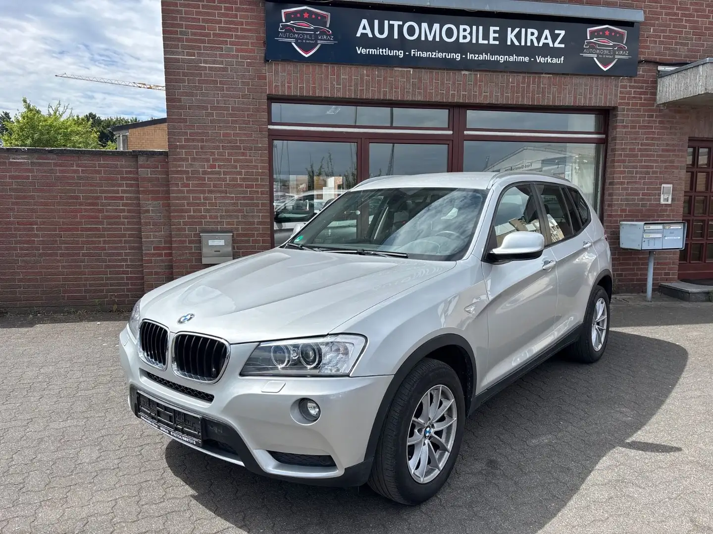 BMW X3 xDrive 20 d AUTOMATIK SHZ PDC TEMP NAVI Silber - 1