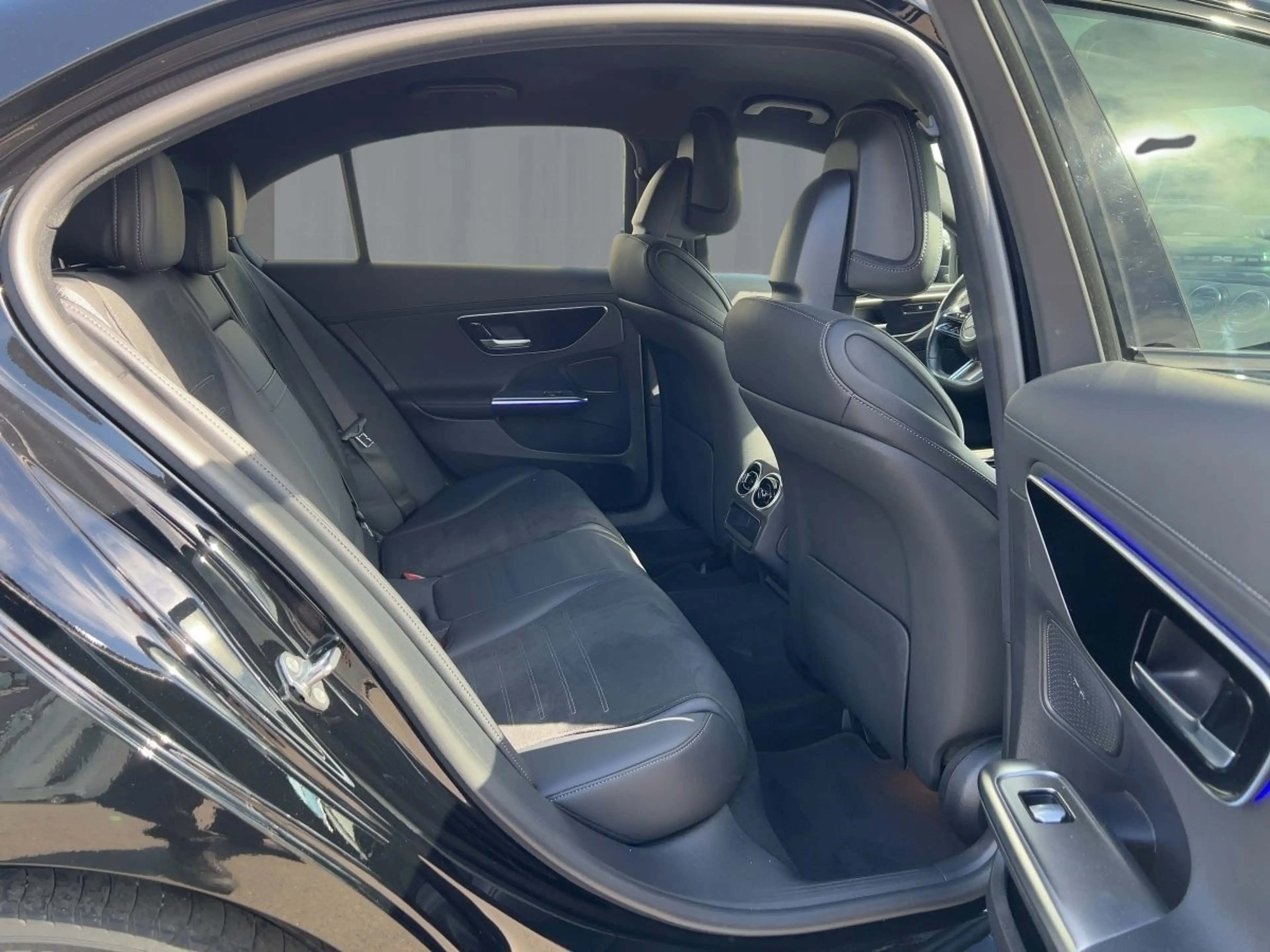 Mercedes-Benz C 300 C 300e AMG-Line Leder/NightPaket — photo 9