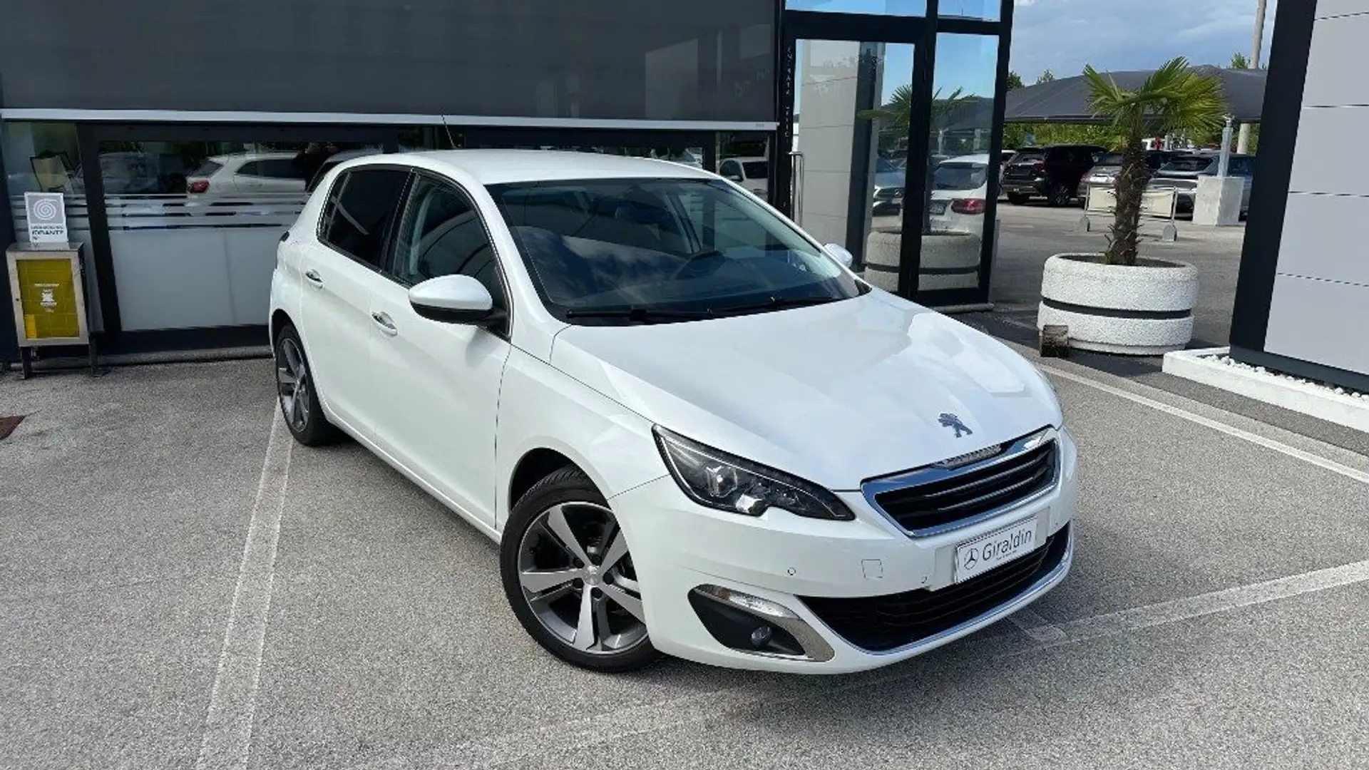 Peugeot 308 BlueHDi 120 S&S Allure White - 1