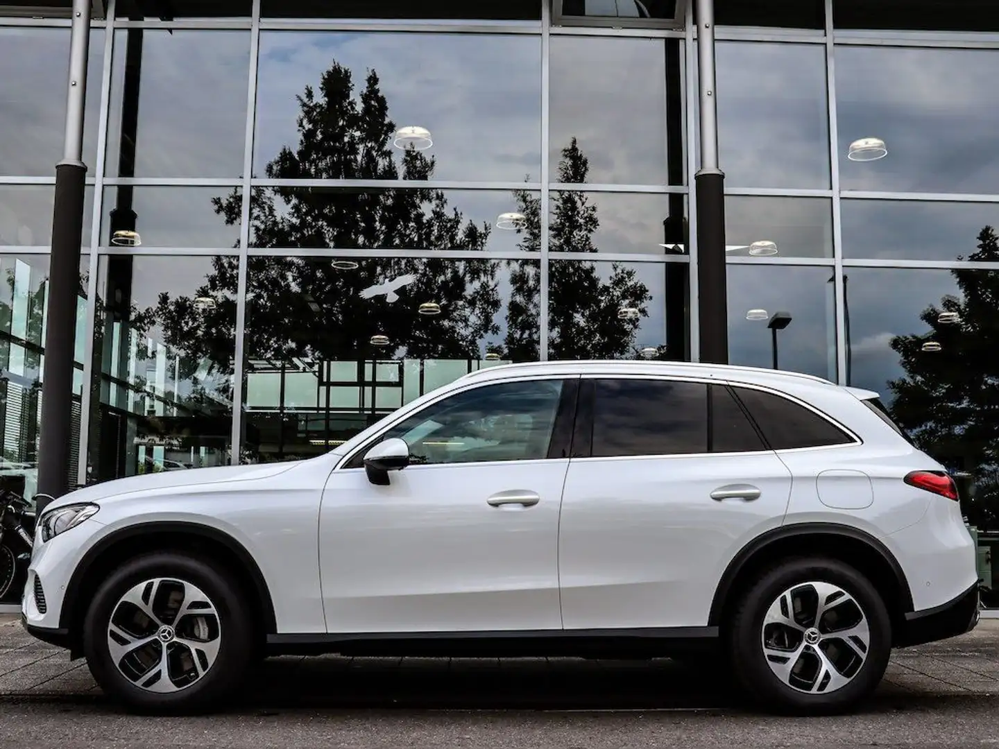 Mercedes-Benz GLC 300 e 4M AvantgardePlus Pano/AHK/Distronic Weiß - 2