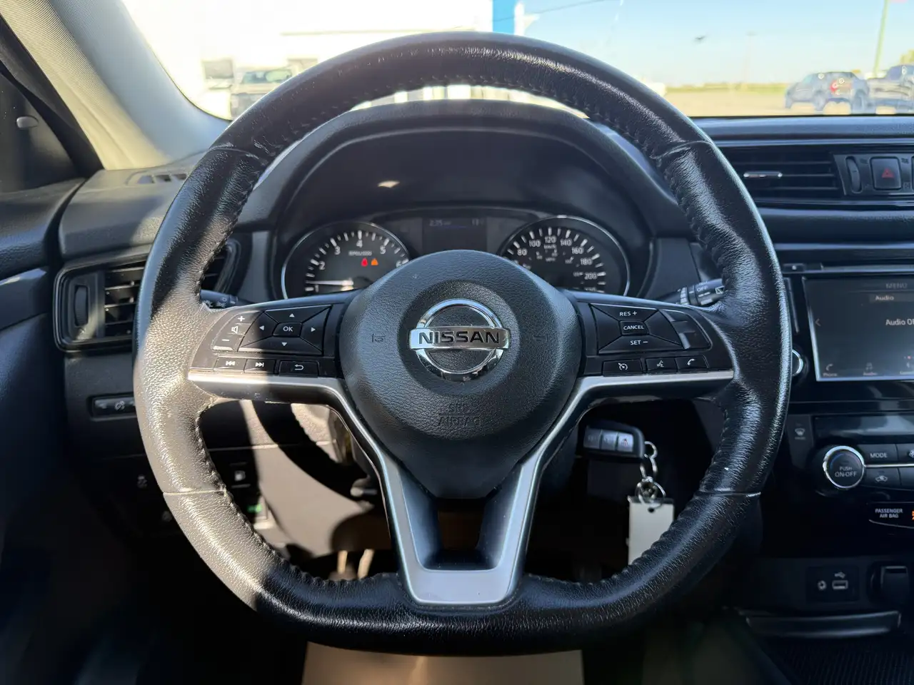 Nissan Rogue снимка Nissan Rogue
