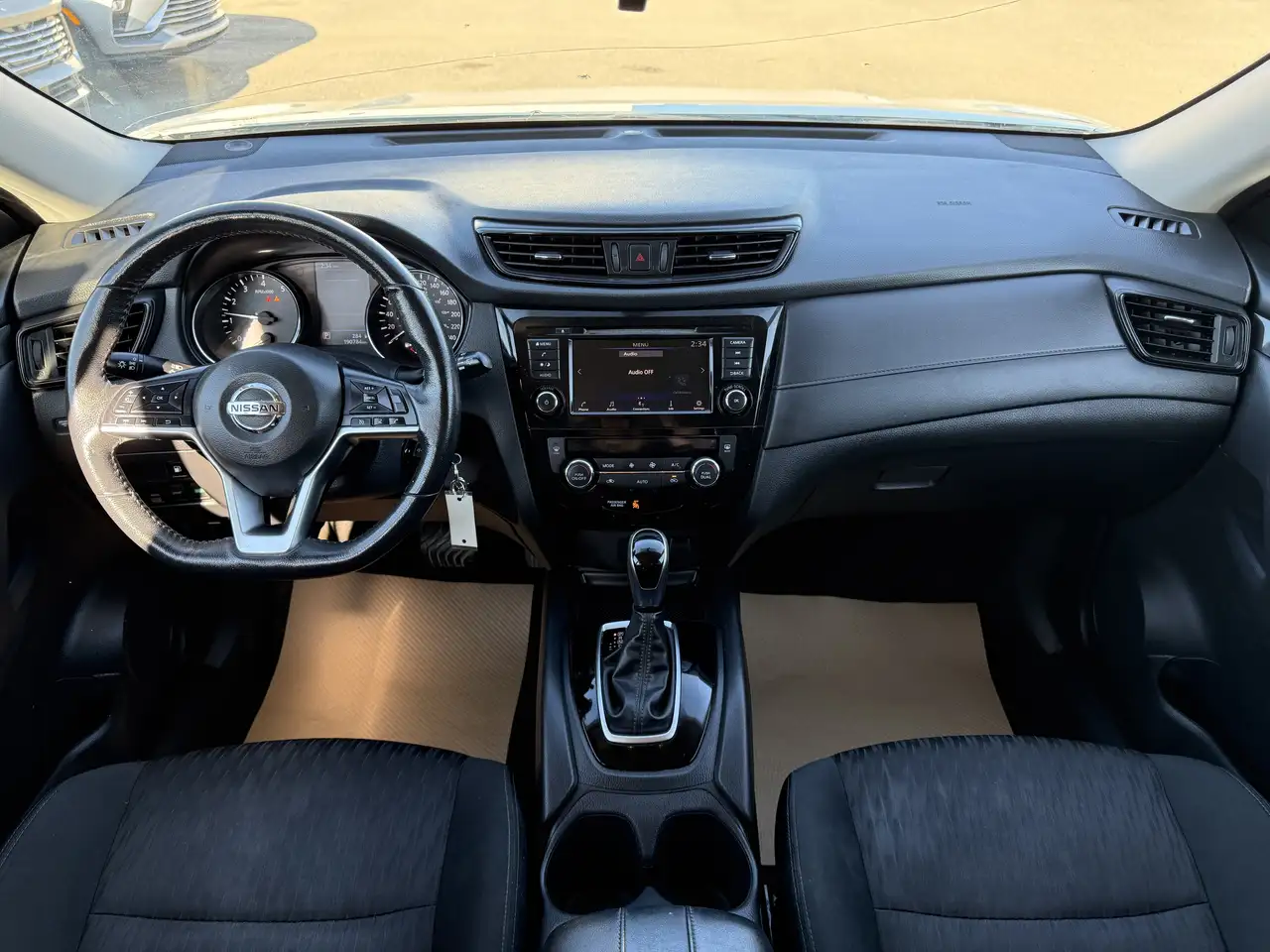 Nissan Rogue снимка Nissan Rogue