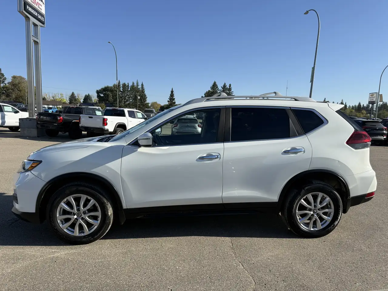 Nissan Rogue снимка Nissan Rogue