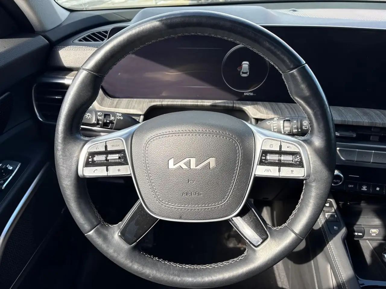 Kia Telluride снимка Kia Telluride