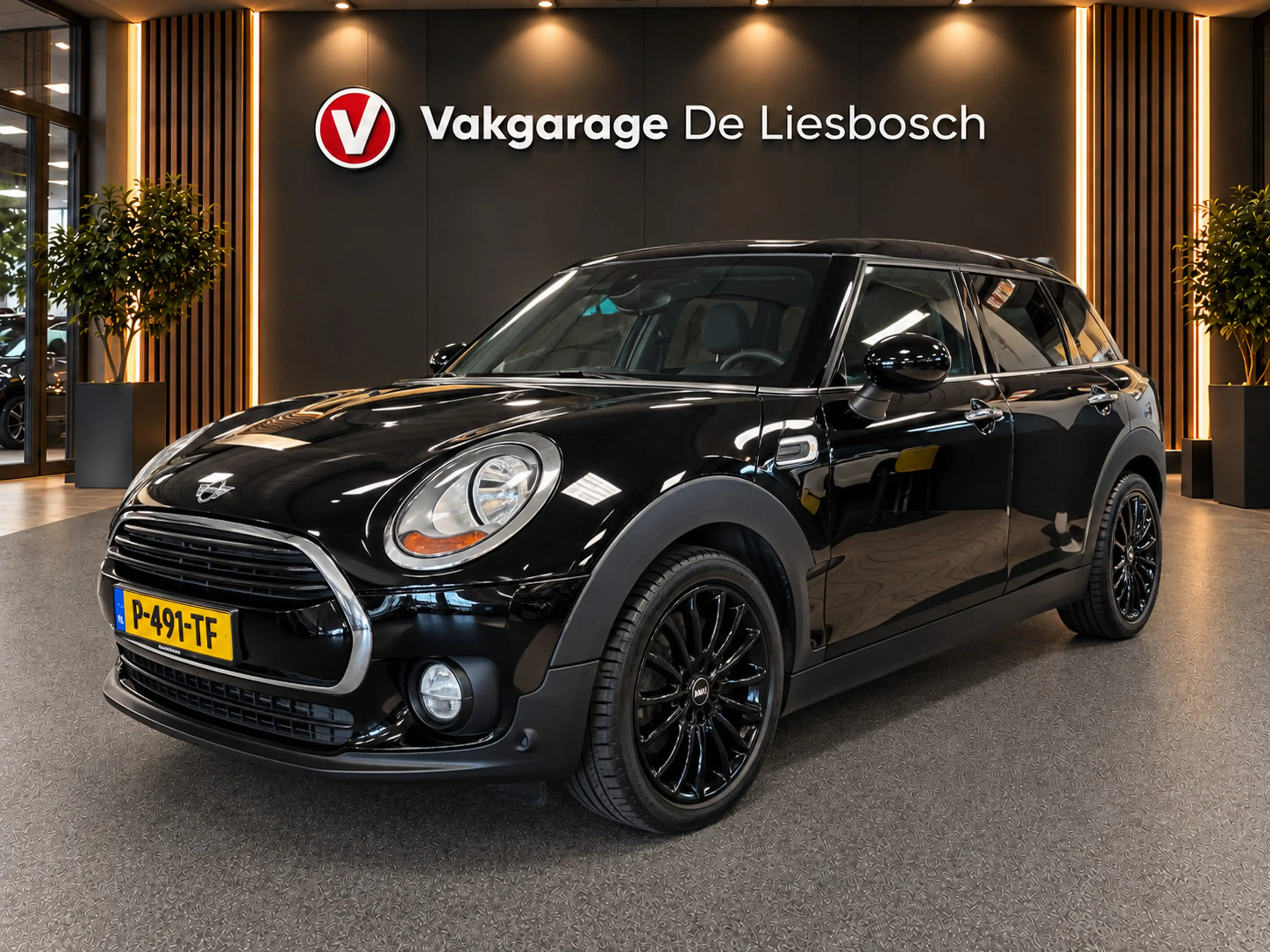 MINI Cooper Clubman 1.5 Chili Serious Business/leer/navi/pano/stoelver