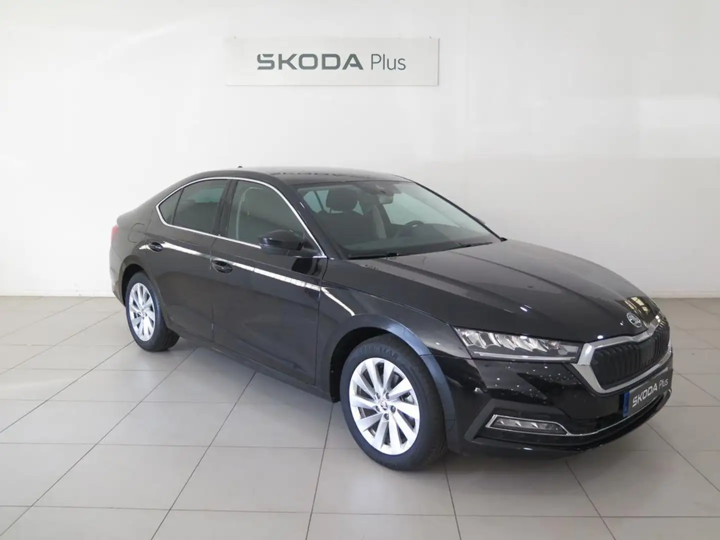 Skoda Octavia 2.0TDI Selection DSG 110kW Noir - 1