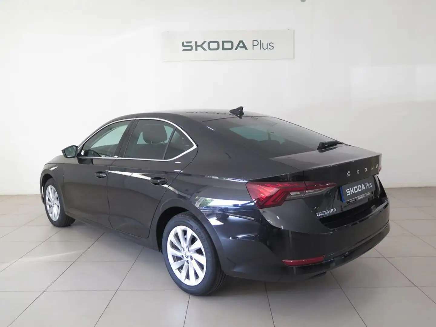 Skoda Octavia 2.0TDI Selection DSG 110kW Noir - 2