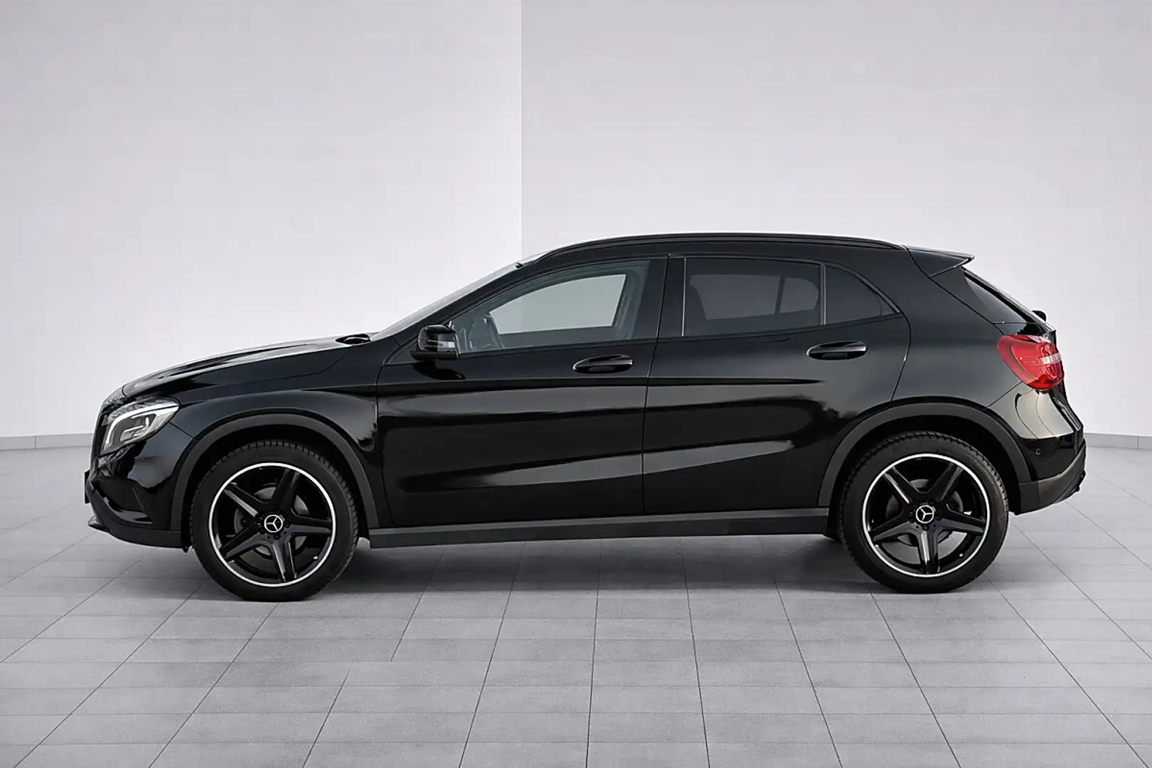 Mercedes-Benz GLA 220 CDI 4MATIC Aut.*NAVI, LEDER* Schwarz - 2