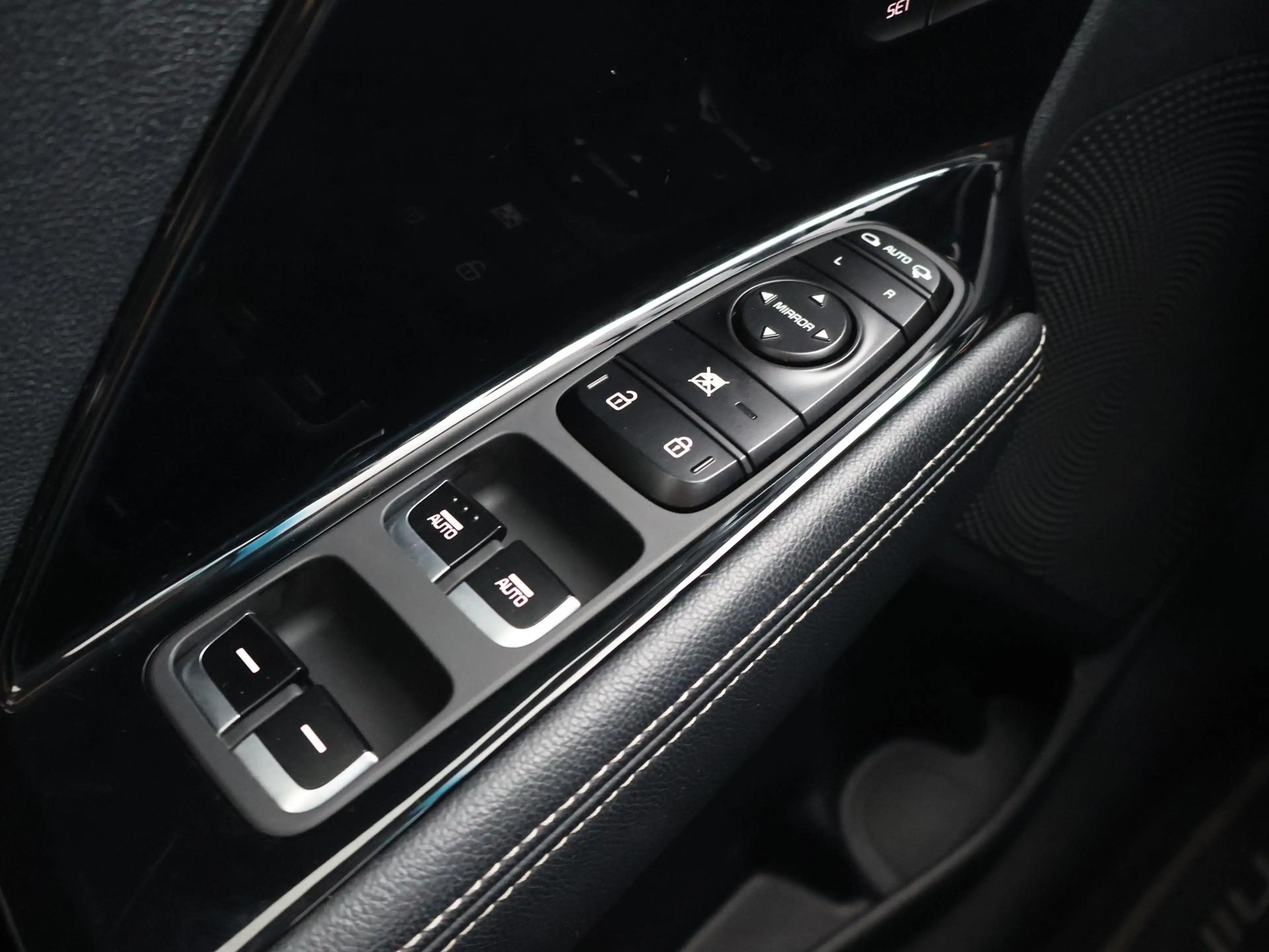 Kia e-Niro EXECUTIVELINE 64 kWh 98% SOH! + STOELVENTILATIE | — photo 24