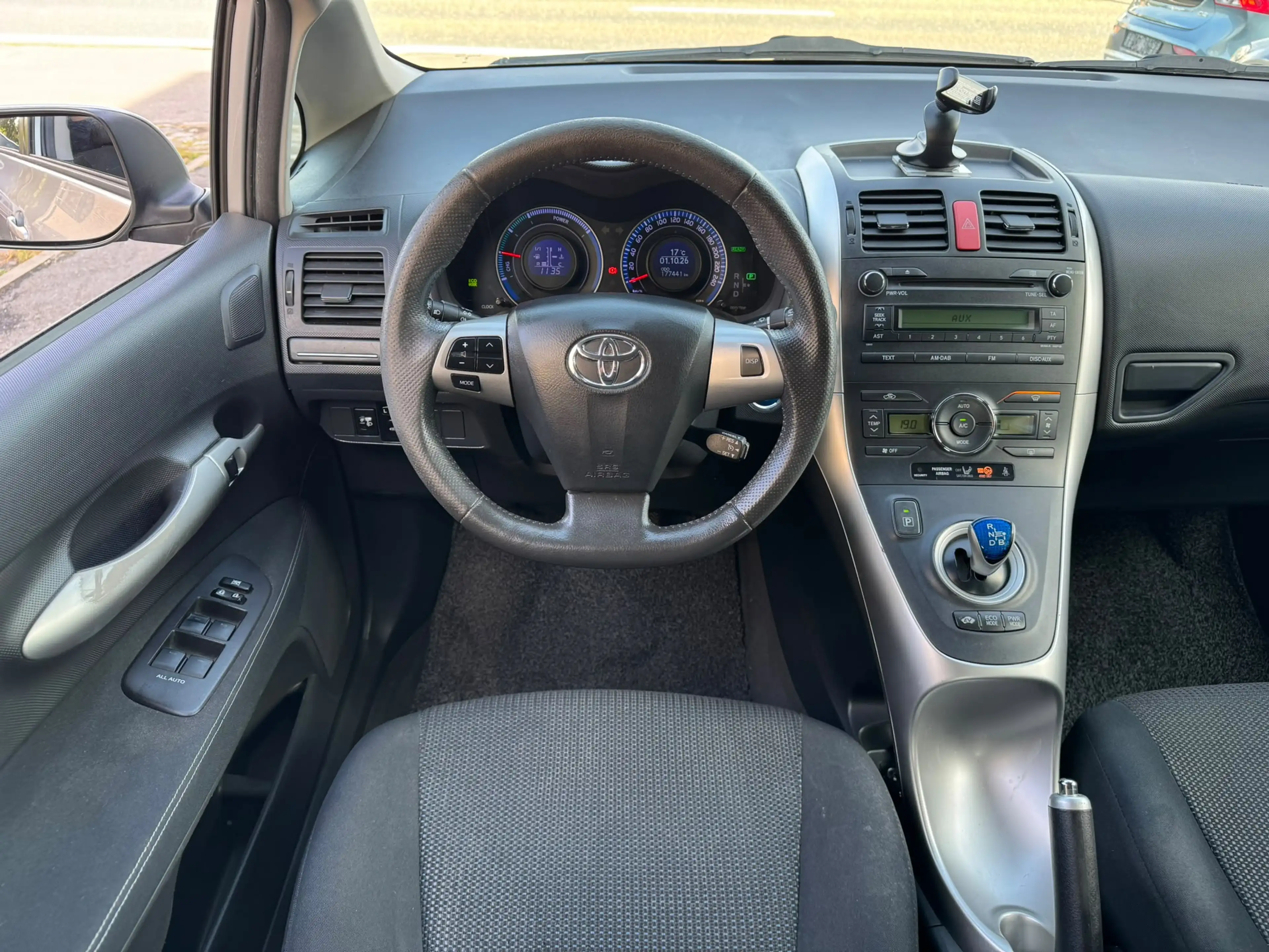 Toyota Auris Auris HEV 1.8i HSD Luna CVT — photo 12