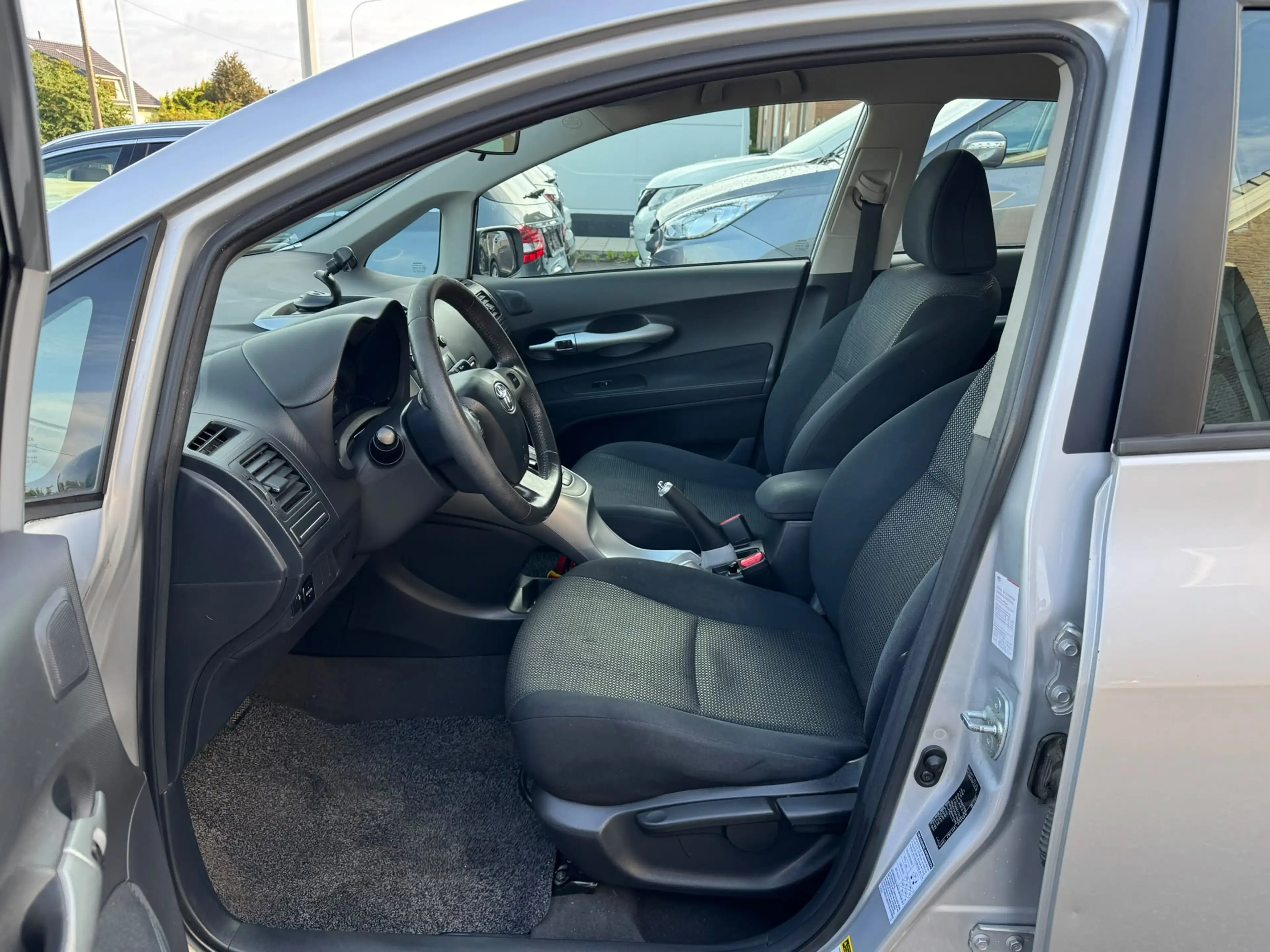 Toyota Auris Auris HEV 1.8i HSD Luna CVT — photo 7
