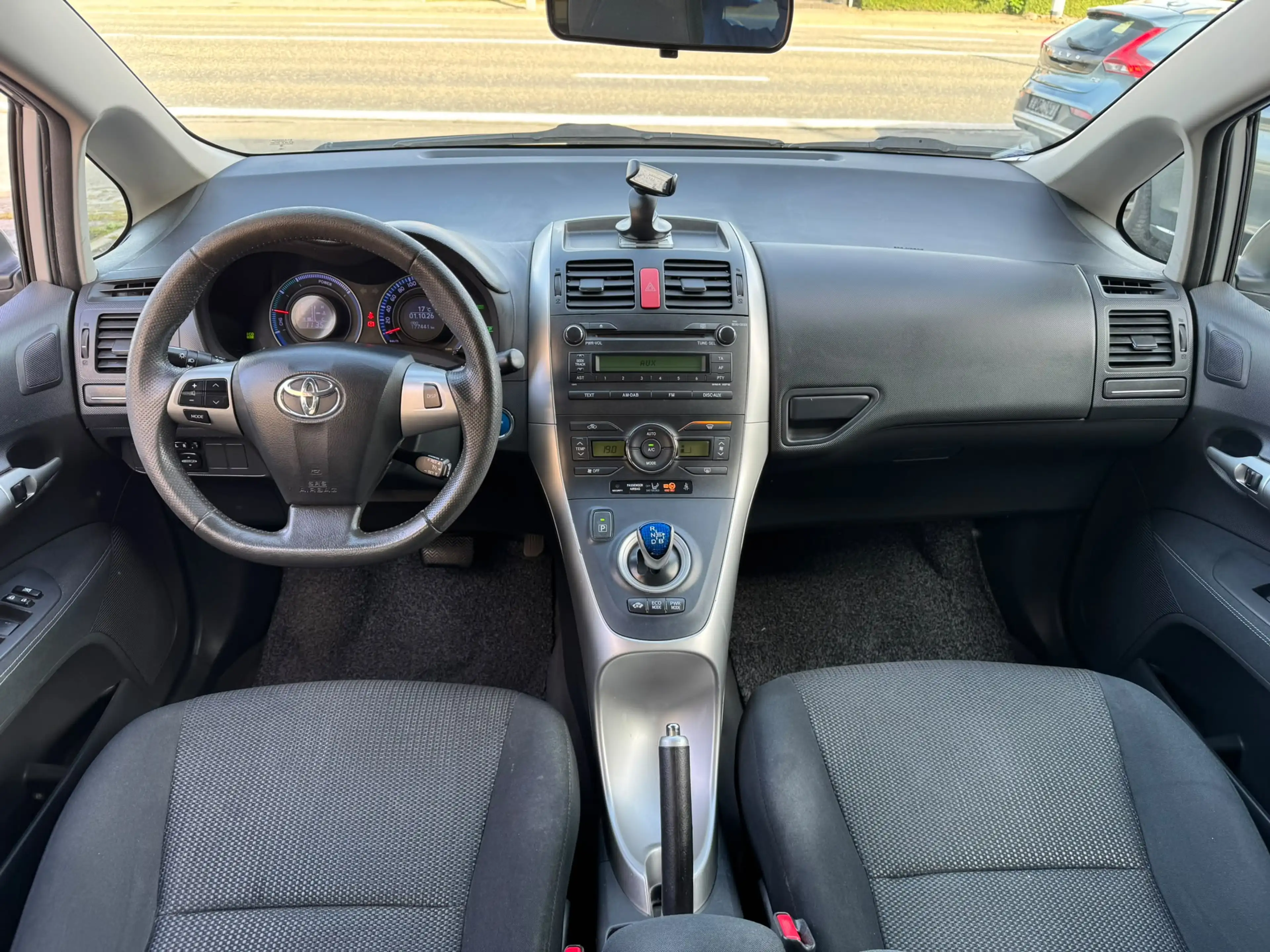 Toyota Auris Auris HEV 1.8i HSD Luna CVT — photo 11