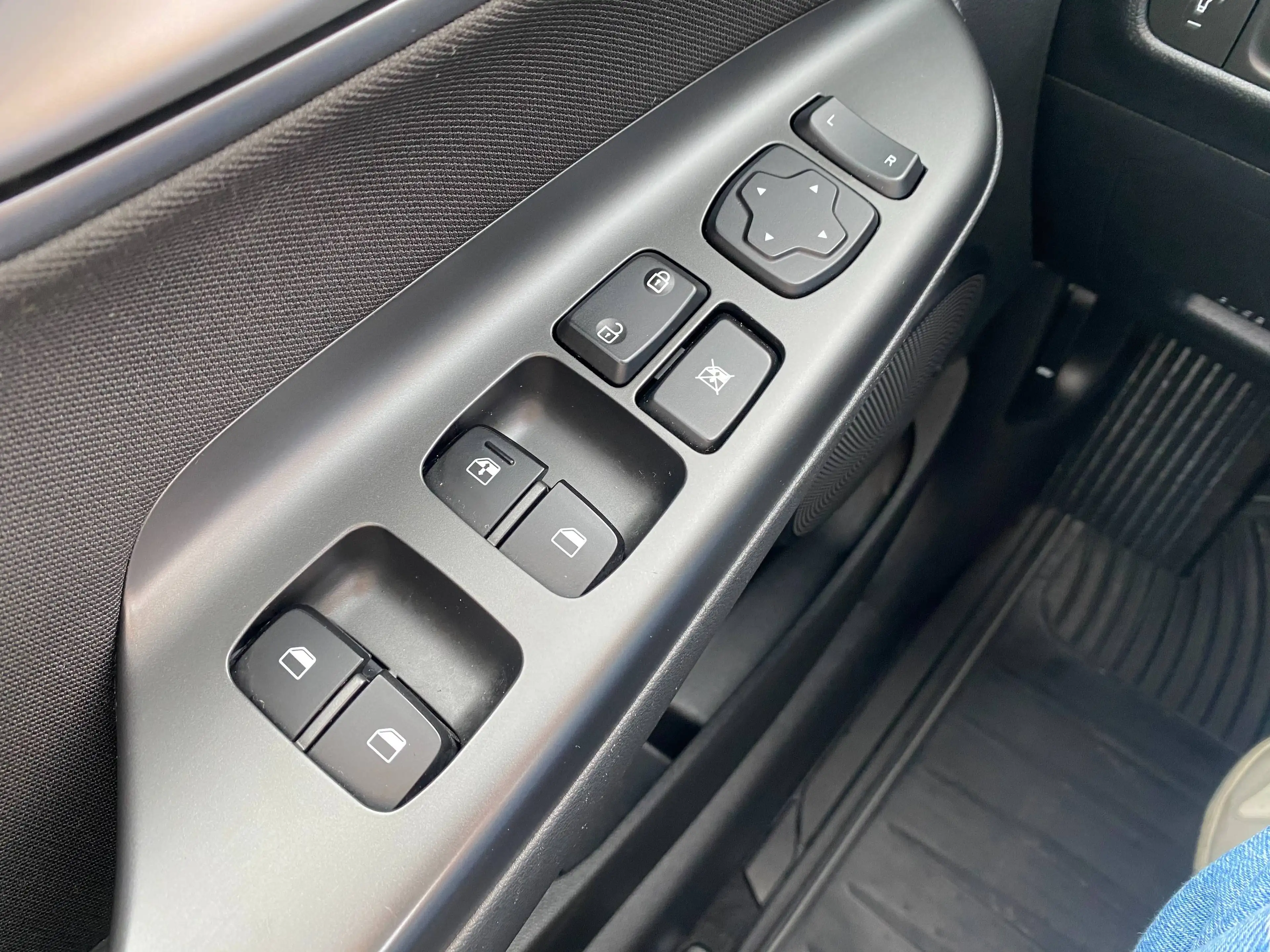 Hyundai KONA 1.6 TGDI 7G-DCT 4WD Premium 1.Hand LED Navi Kamera Carplay HeadUP — photo 18