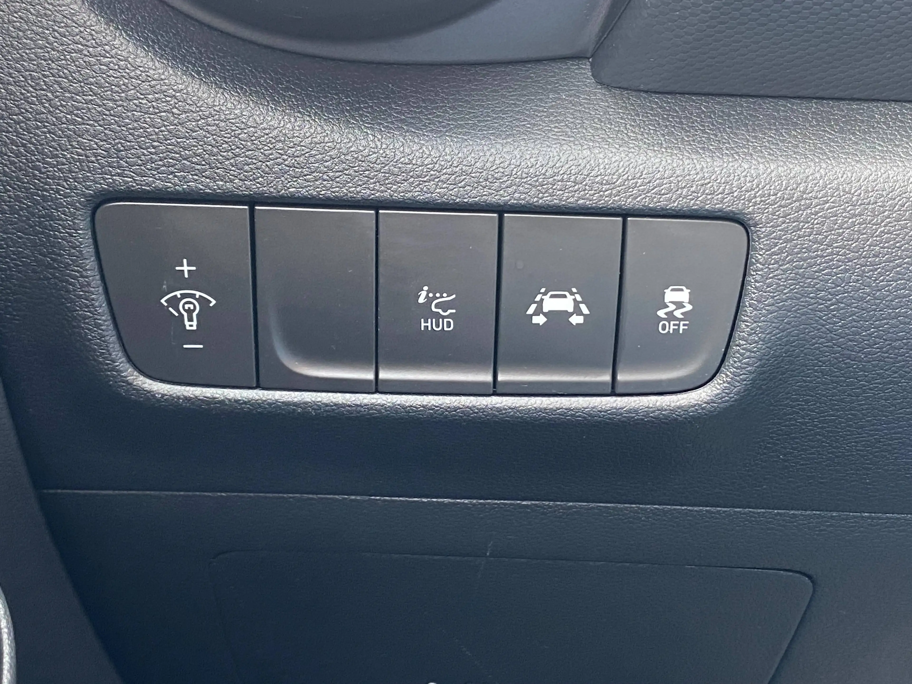 Hyundai KONA 1.6 TGDI 7G-DCT 4WD Premium 1.Hand LED Navi Kamera Carplay HeadUP — photo 19