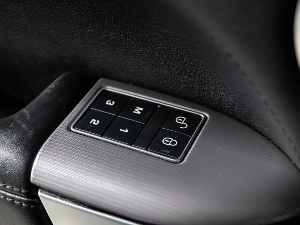 Land Rover Range Rover Sport снимка Land Rover Range Rover Sport