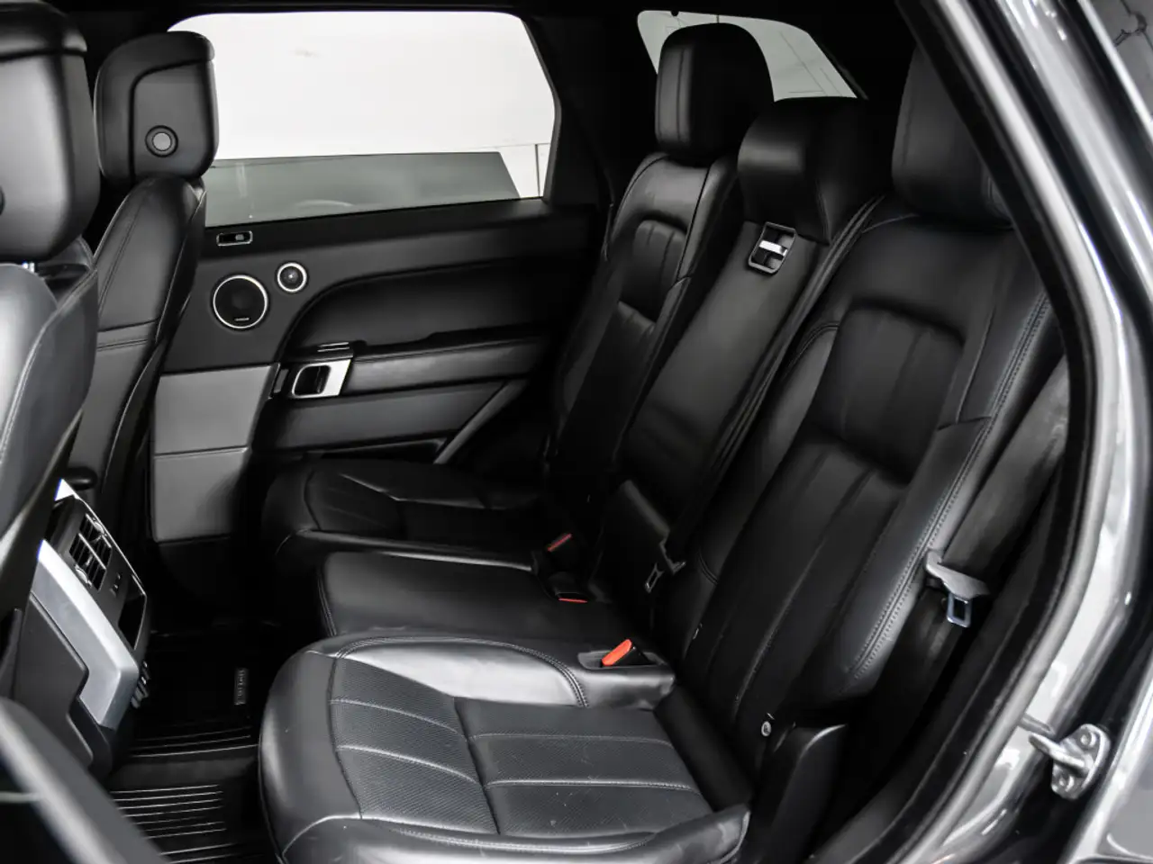 Land Rover Range Rover Sport снимка Land Rover Range Rover Sport
